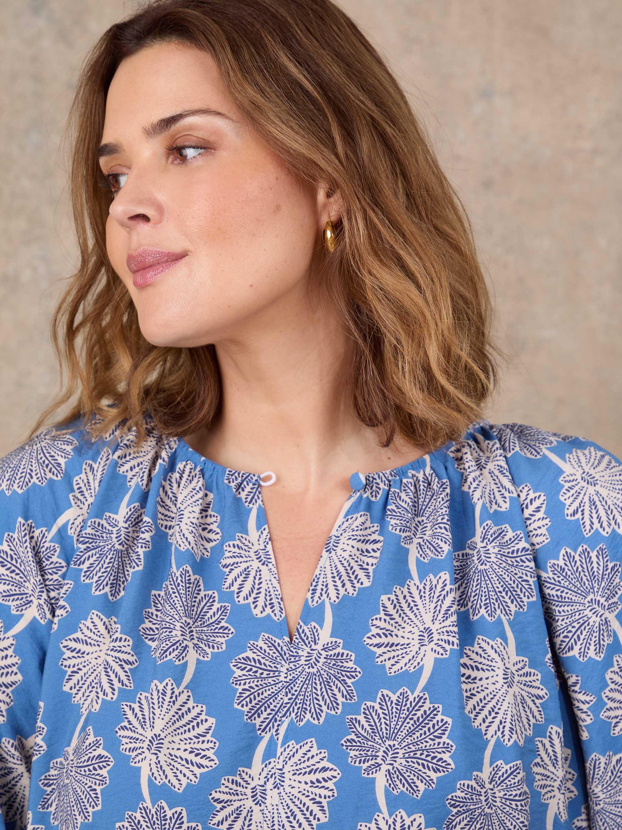 Blue Floral Print Raglan Puff Sleeve Blouse - Image 3