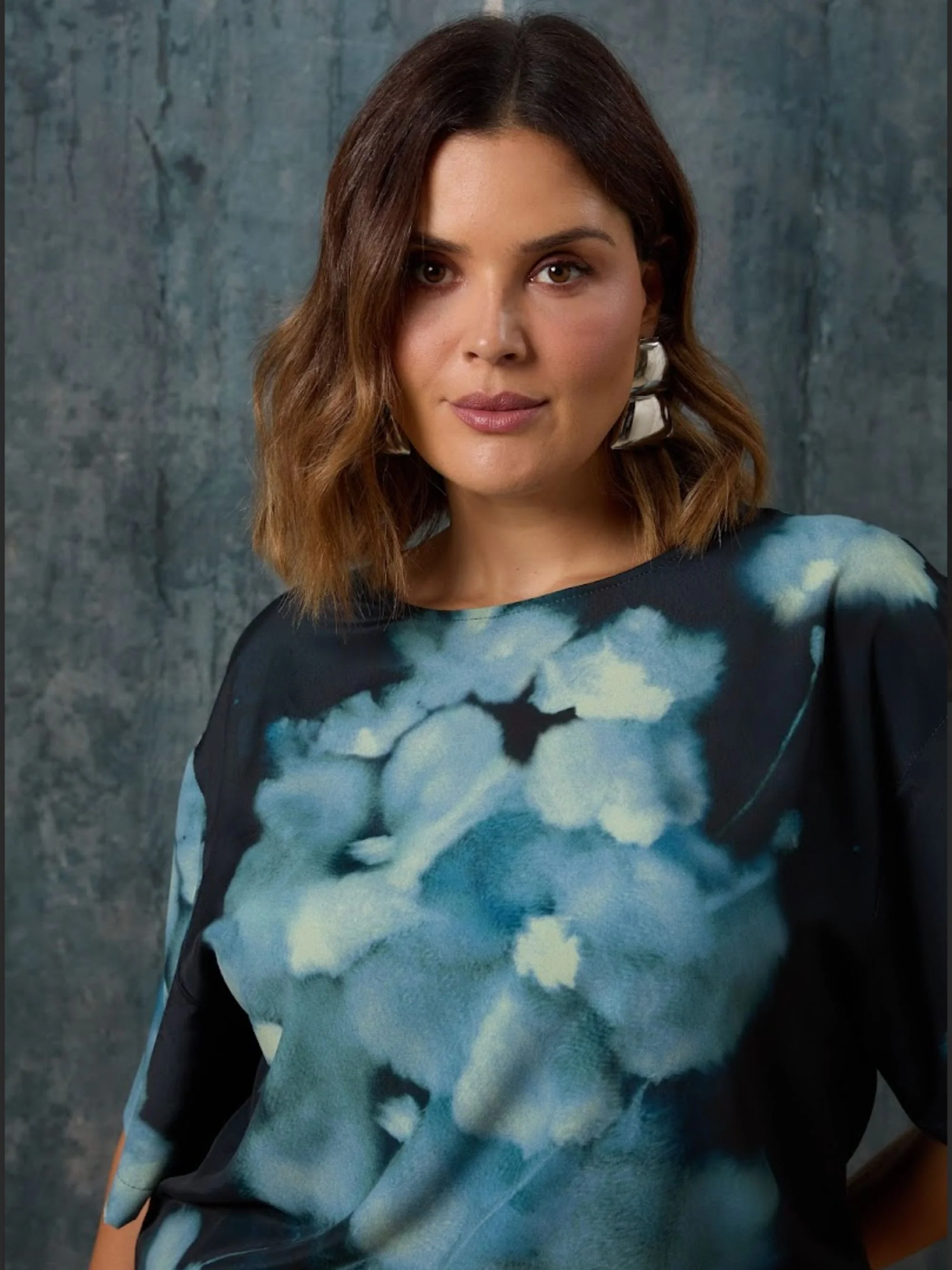 Blue Floral Print Woven Elevated T-Shirt - Image 4