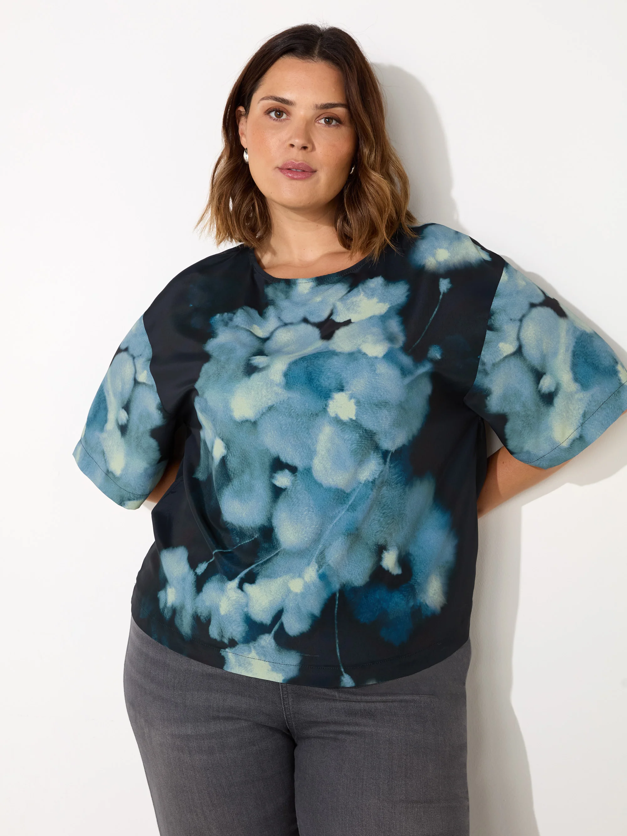 Blue Floral Print Woven Elevated T-Shirt - Image 5