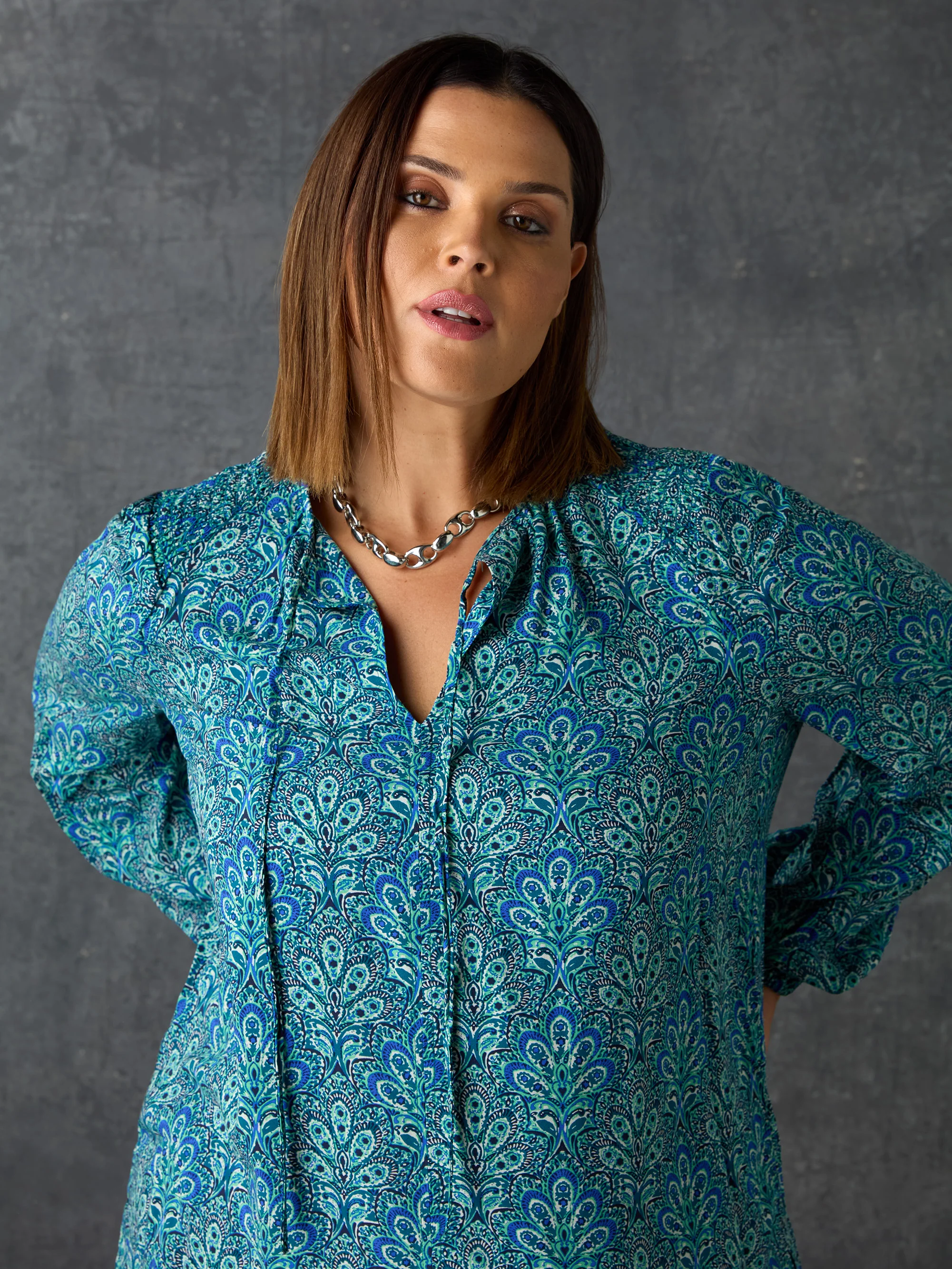Blue Paisley Shirred Detail Midi Dress - Image 3
