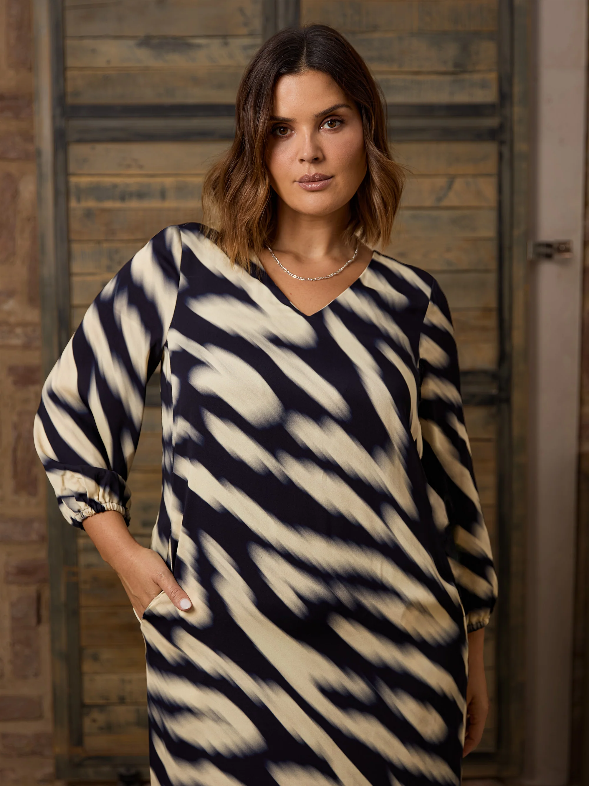 Blurred Animal Print Dress With Pockets - Image 5
