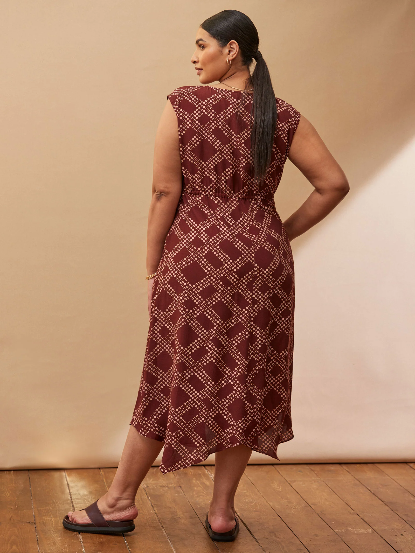 Brown Geo Print V Neck Hanky Hem Dress - Image 4