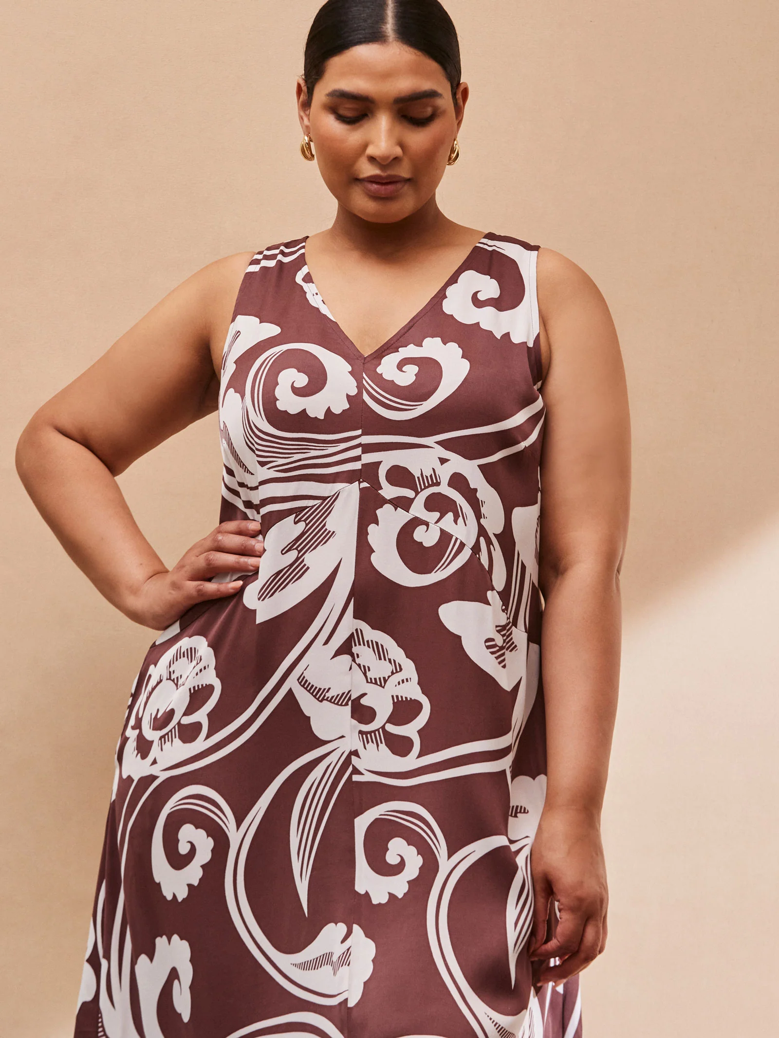 Chocolate Brown Paisley V Neck Maxi Swing Dress - Image 2