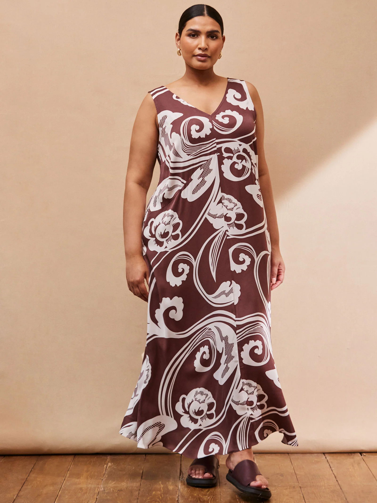 Chocolate Brown Paisley V Neck Maxi Swing Dress - Image 3