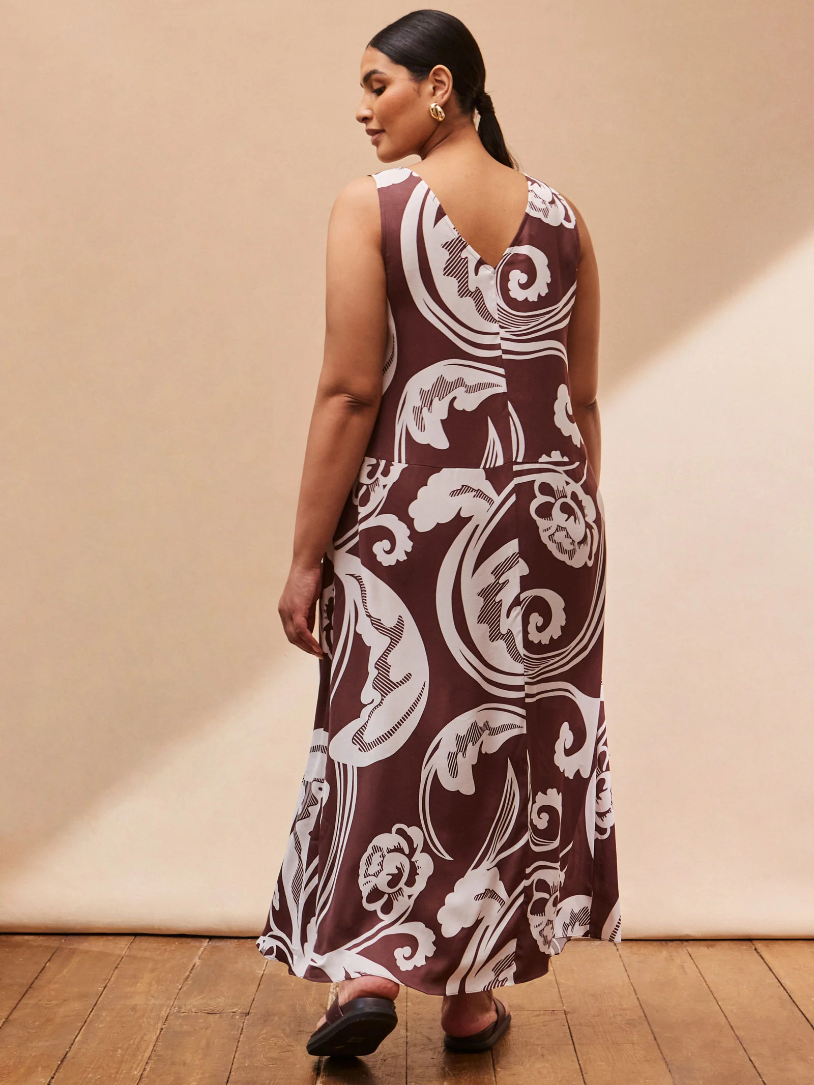 Chocolate Brown Paisley V Neck Maxi Swing Dress - Image 4