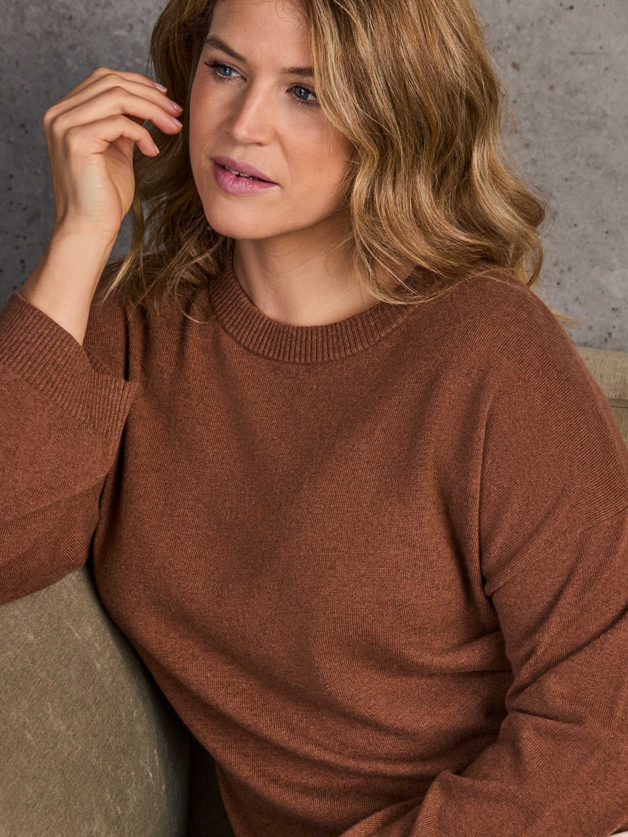 Chestnut Round Neck Knitted Jumper With Cashmere - Image 5