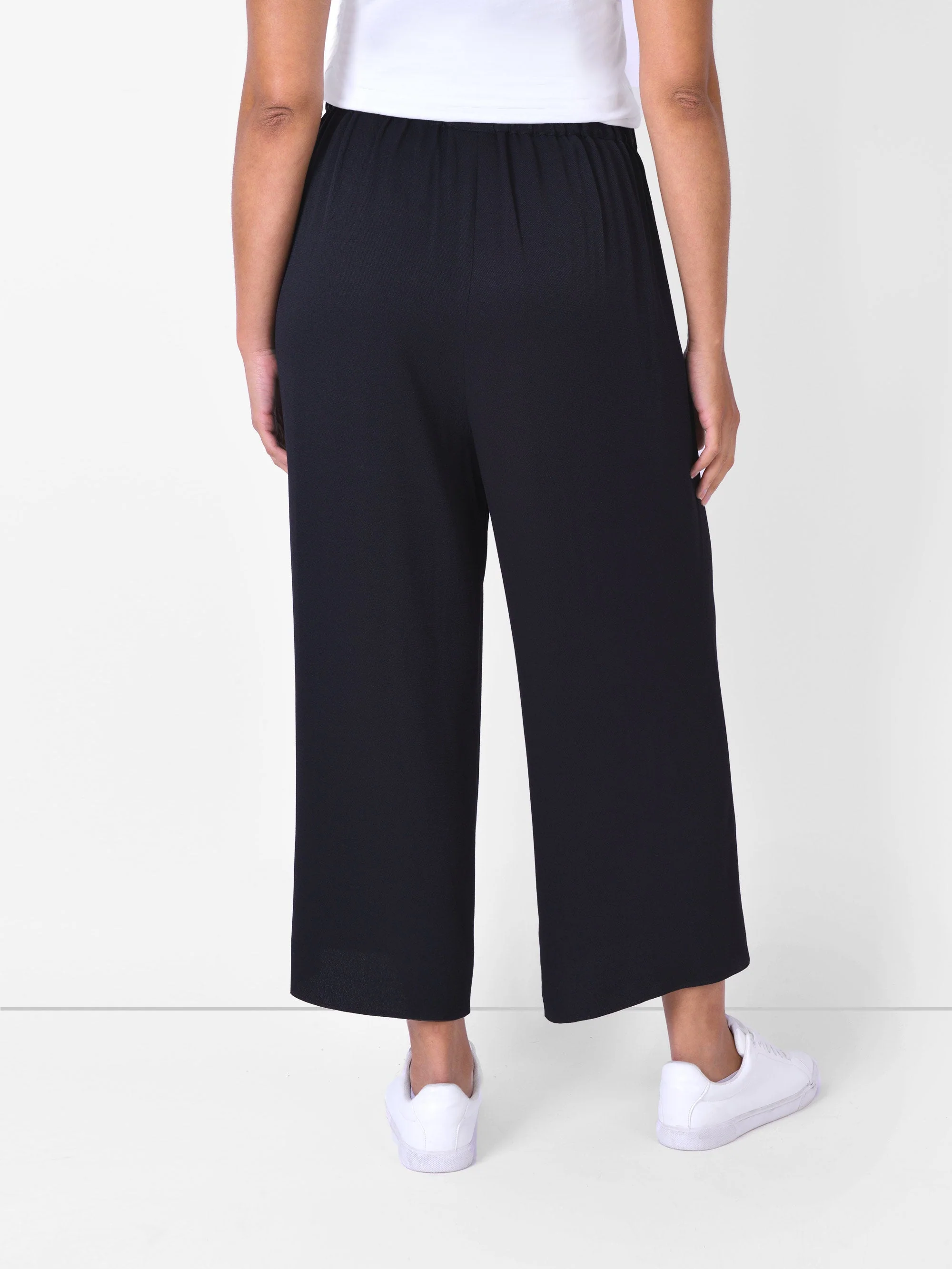 Black Cropped Trousers With Pocket - Image 3