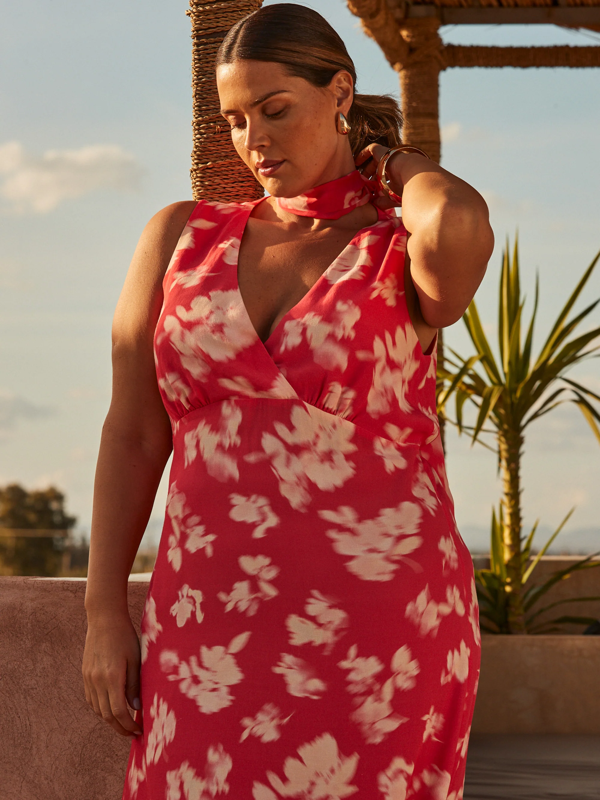 Coral Floral Print Sleeveless Midi Dress With Neck Scarf - Image 2