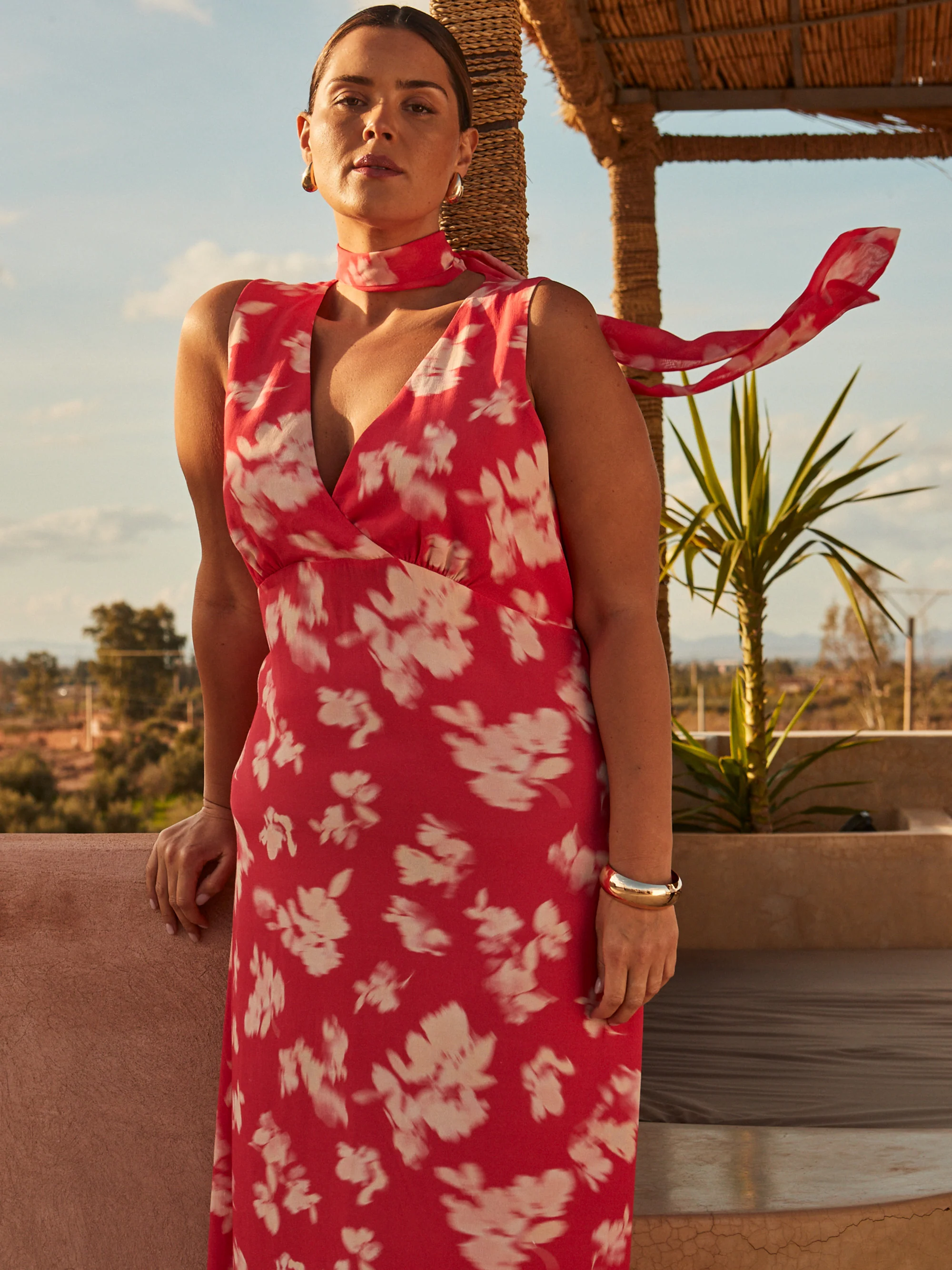 Coral Floral Print Sleeveless Midi Dress With Neck Scarf - Image 4