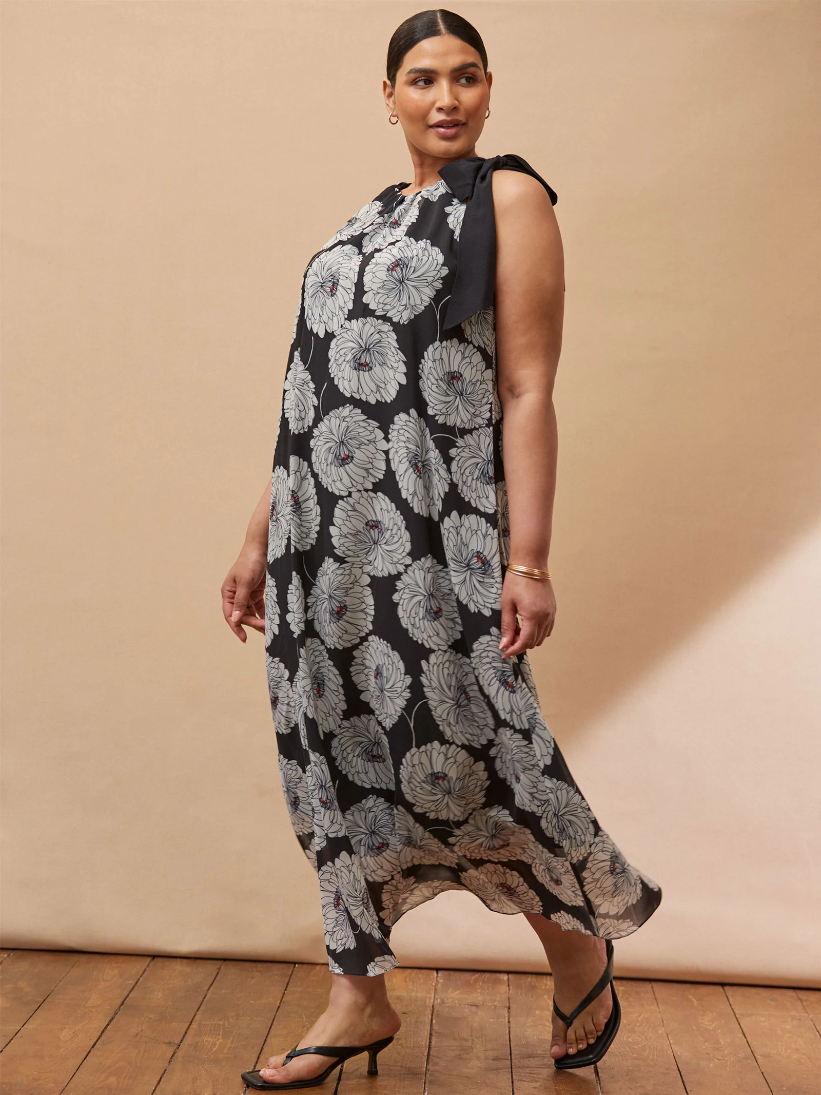 Floral Print Halter Neck Maxi Dress - Image 4