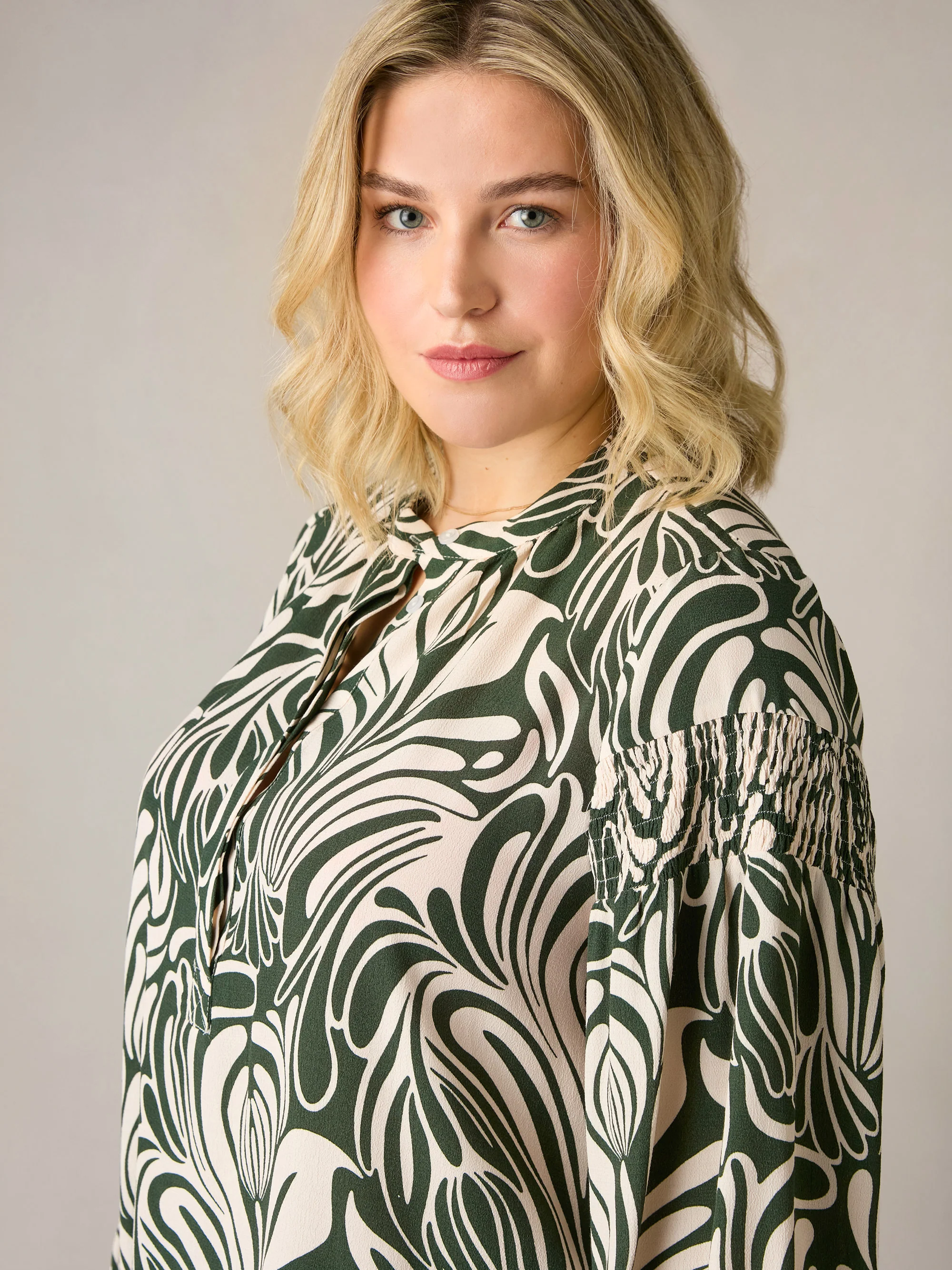 Green Abstract Print Shirred Shoulder Blouse - Image 2