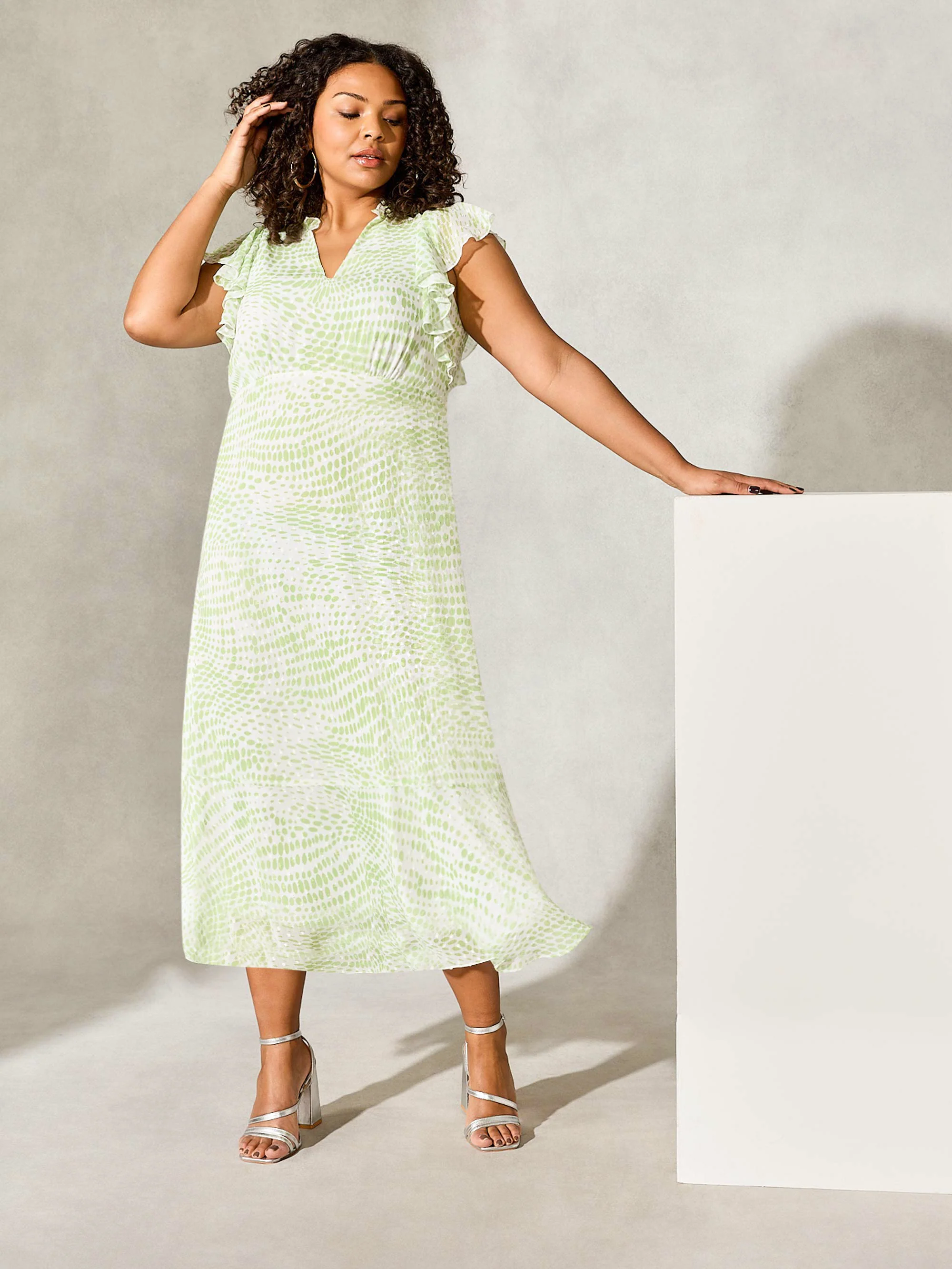 Green Animal Print Textured Ruffle Sleeve Midi Dress - Image 4