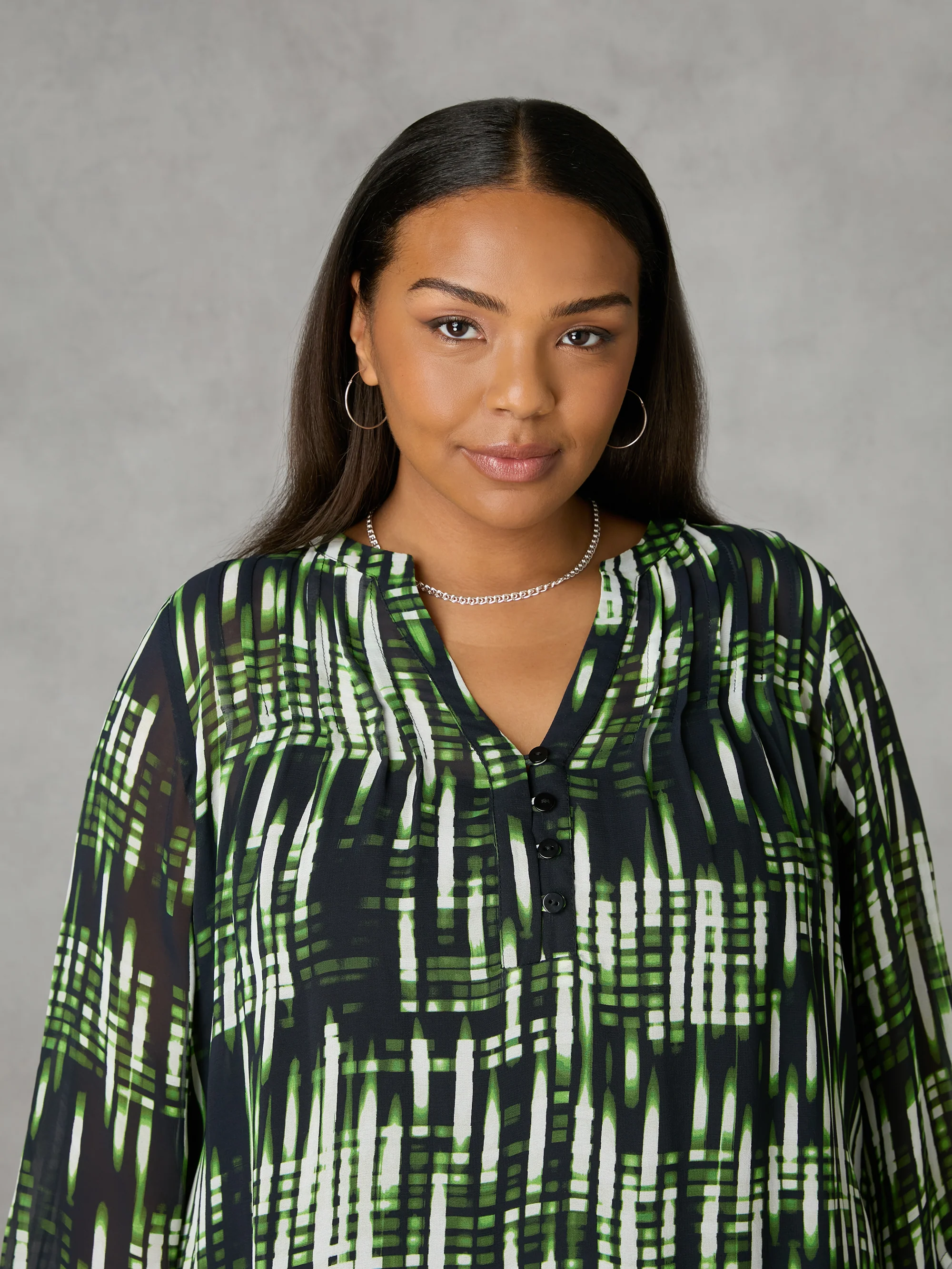 Green Blurred Print Pintuck Blouse - Image 3