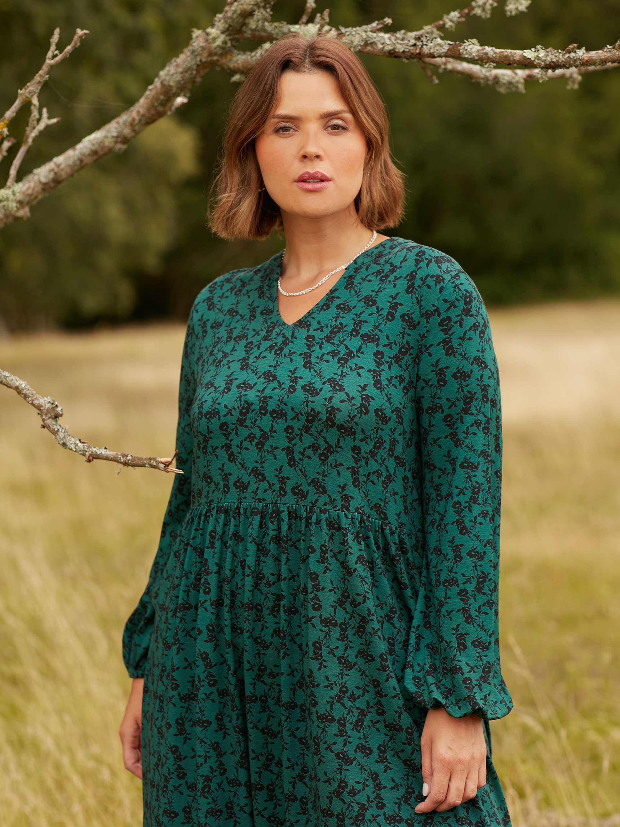 Green Floral Print Jersey Nehru Collar Relaxed Dress - Image 3