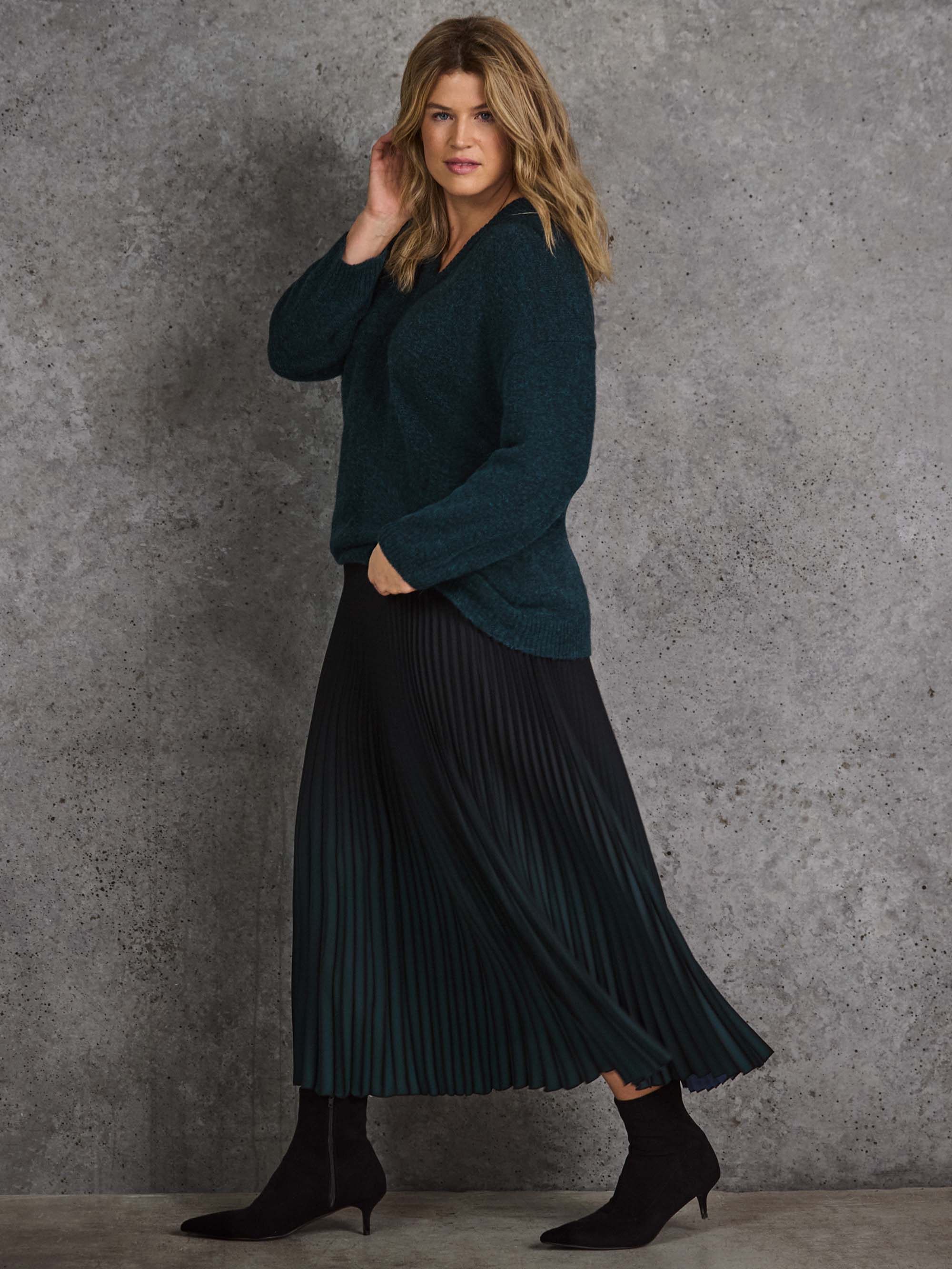 Green V neck Jumper With Wool and Alpaca - Image 9