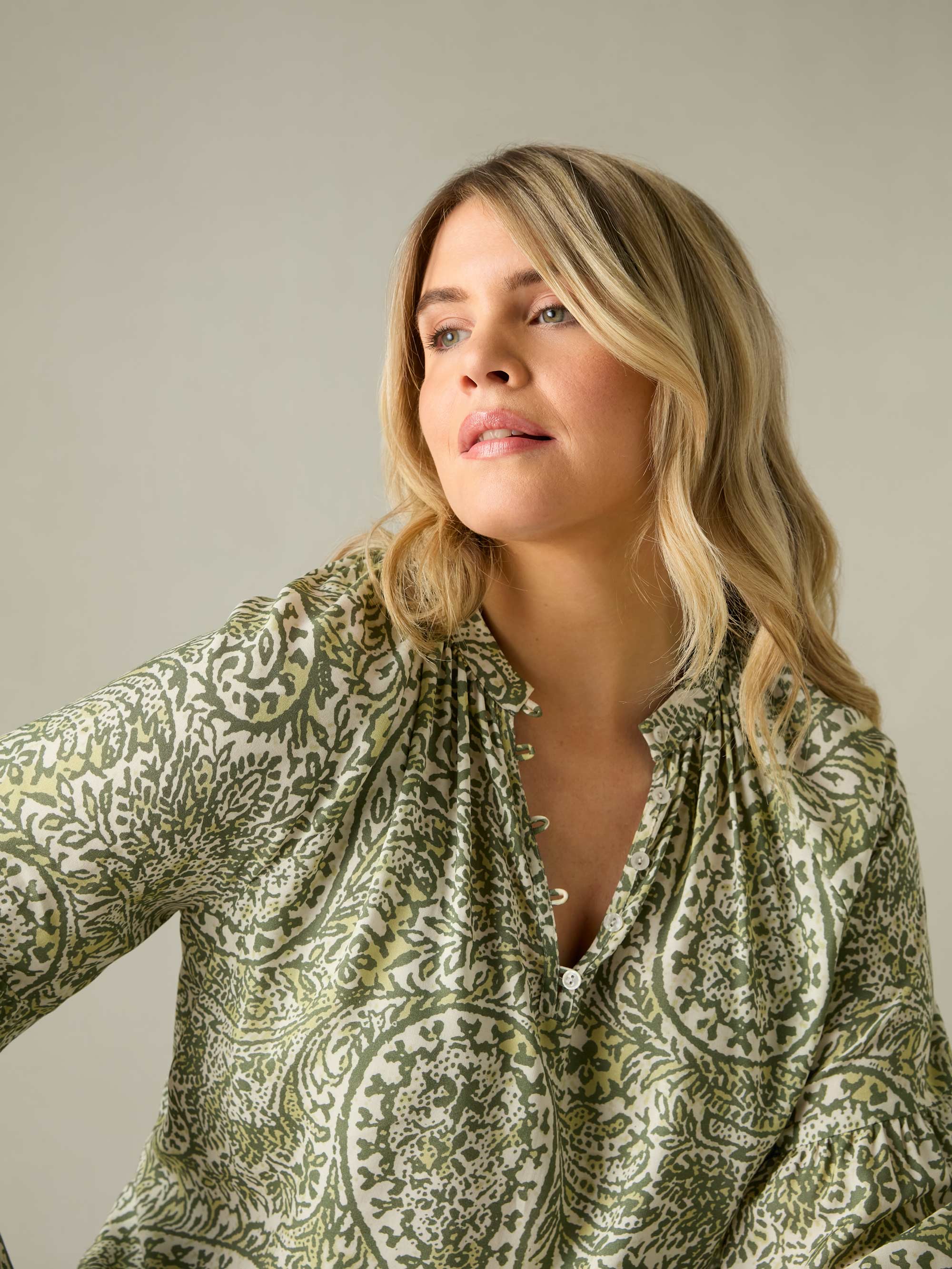 Green Paisley Nehru Collar Blouse - Image 4