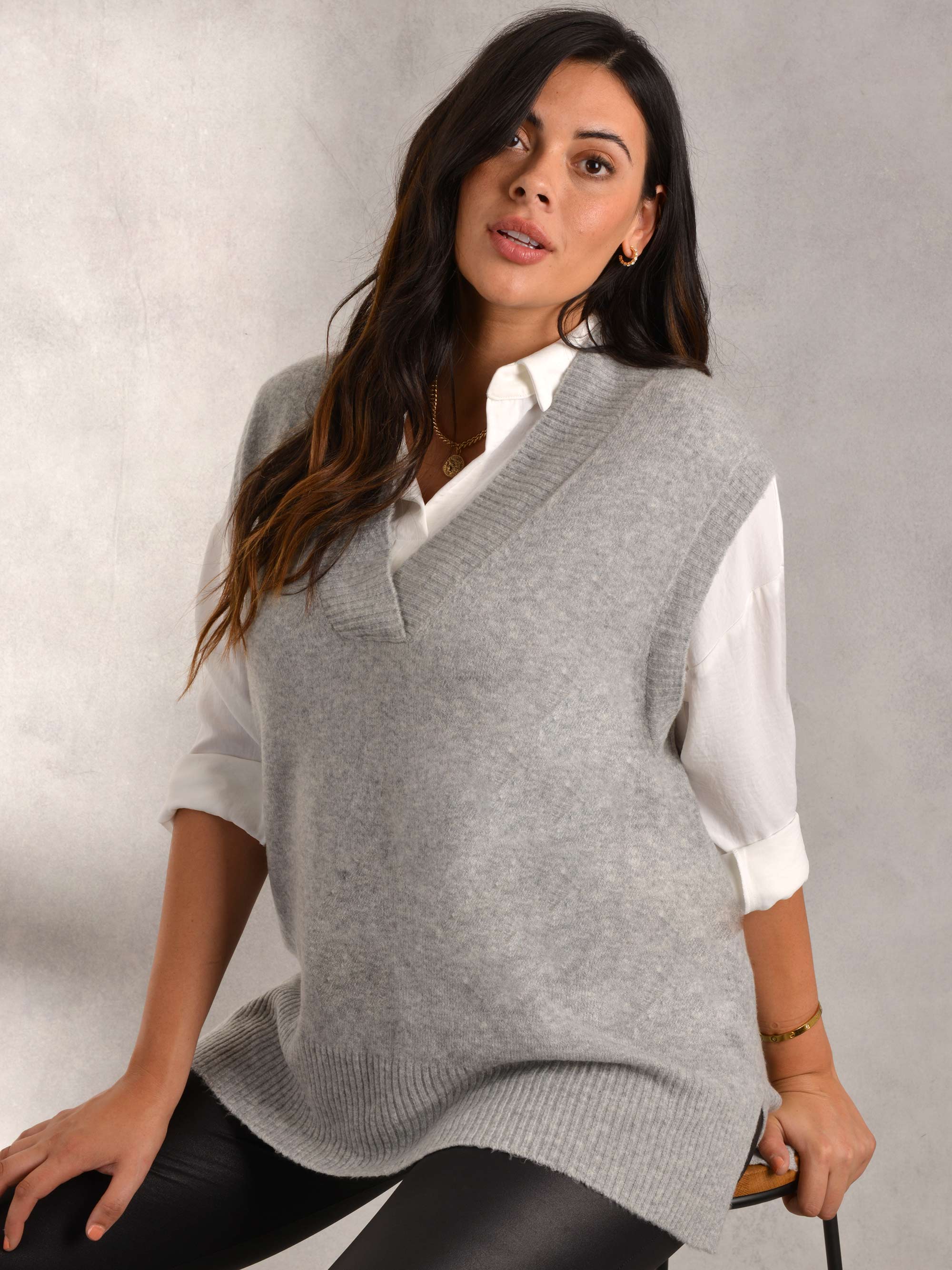 Grey V-Neck Knitted Vest - Image 2