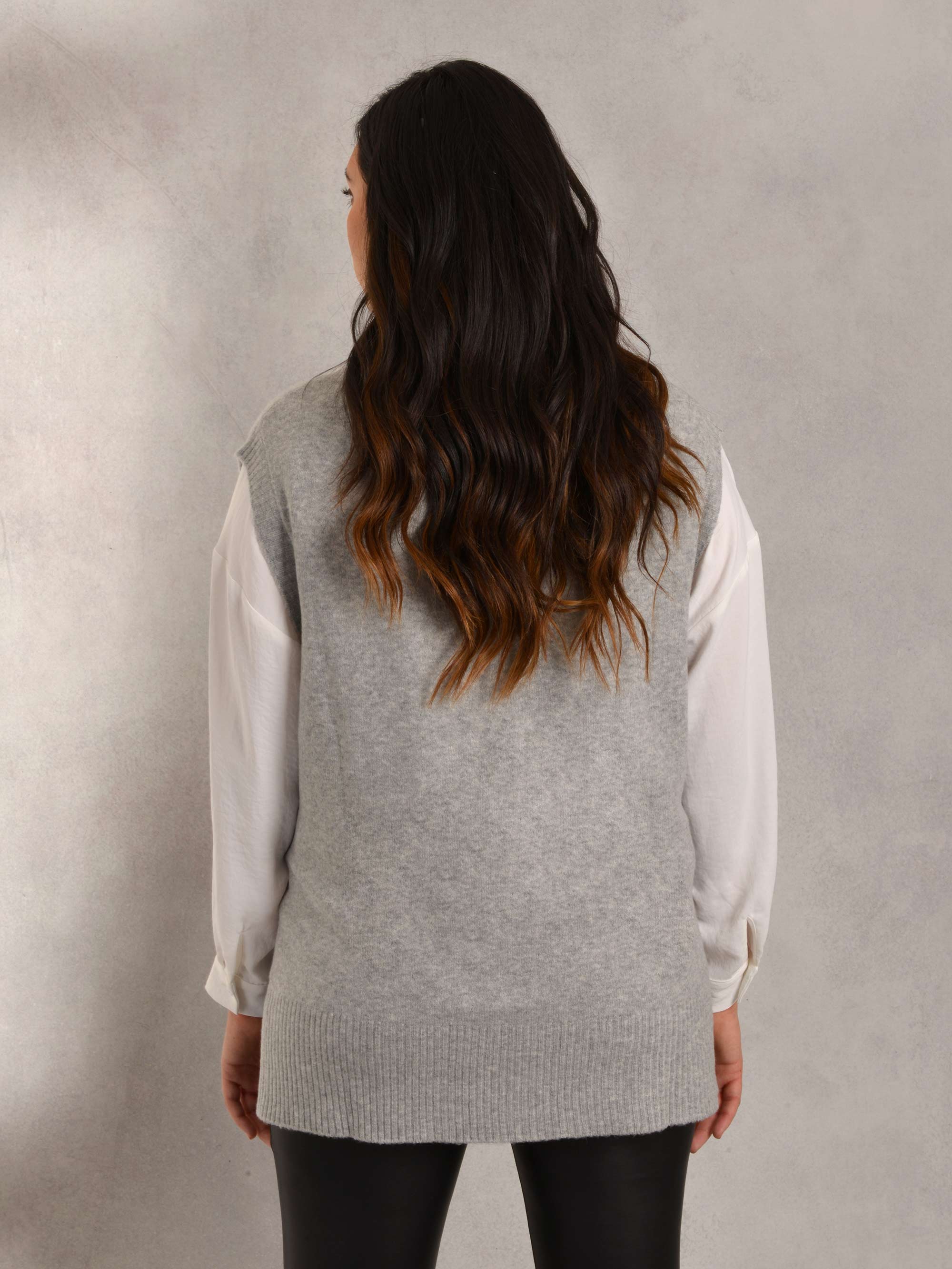 Grey V-Neck Knitted Vest - Image 5