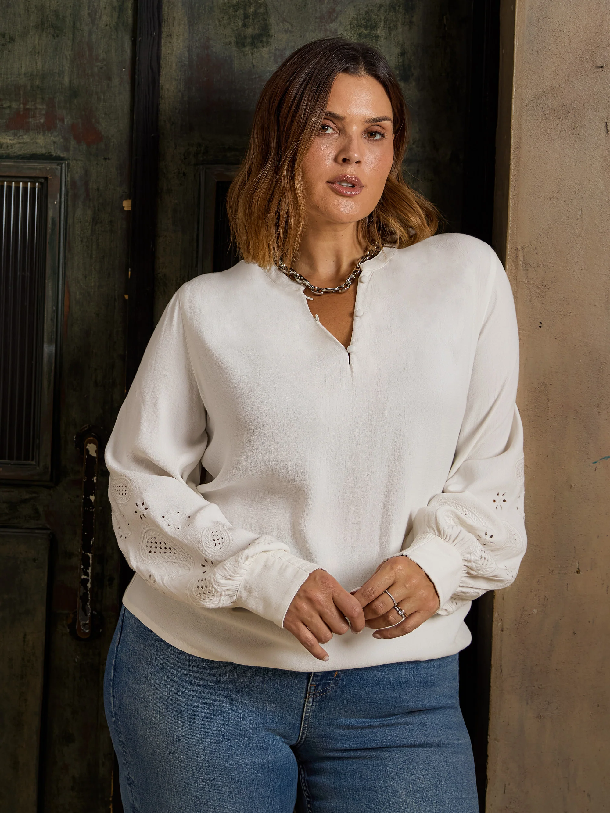 Ivory Crepe Embroidery Blouse - Image 4