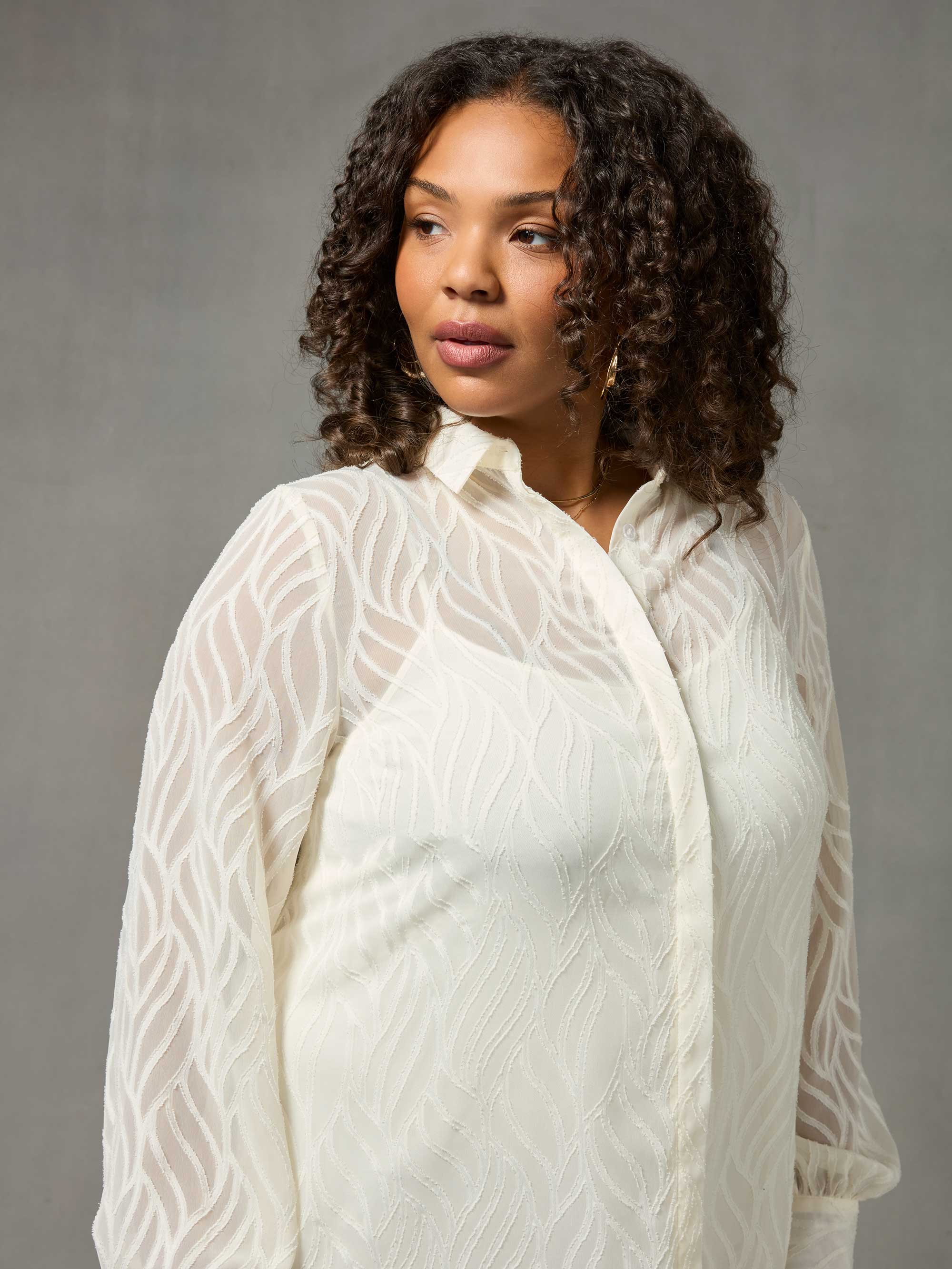 Ivory Linear Burnout Hanky Hem Shirt - Image 5