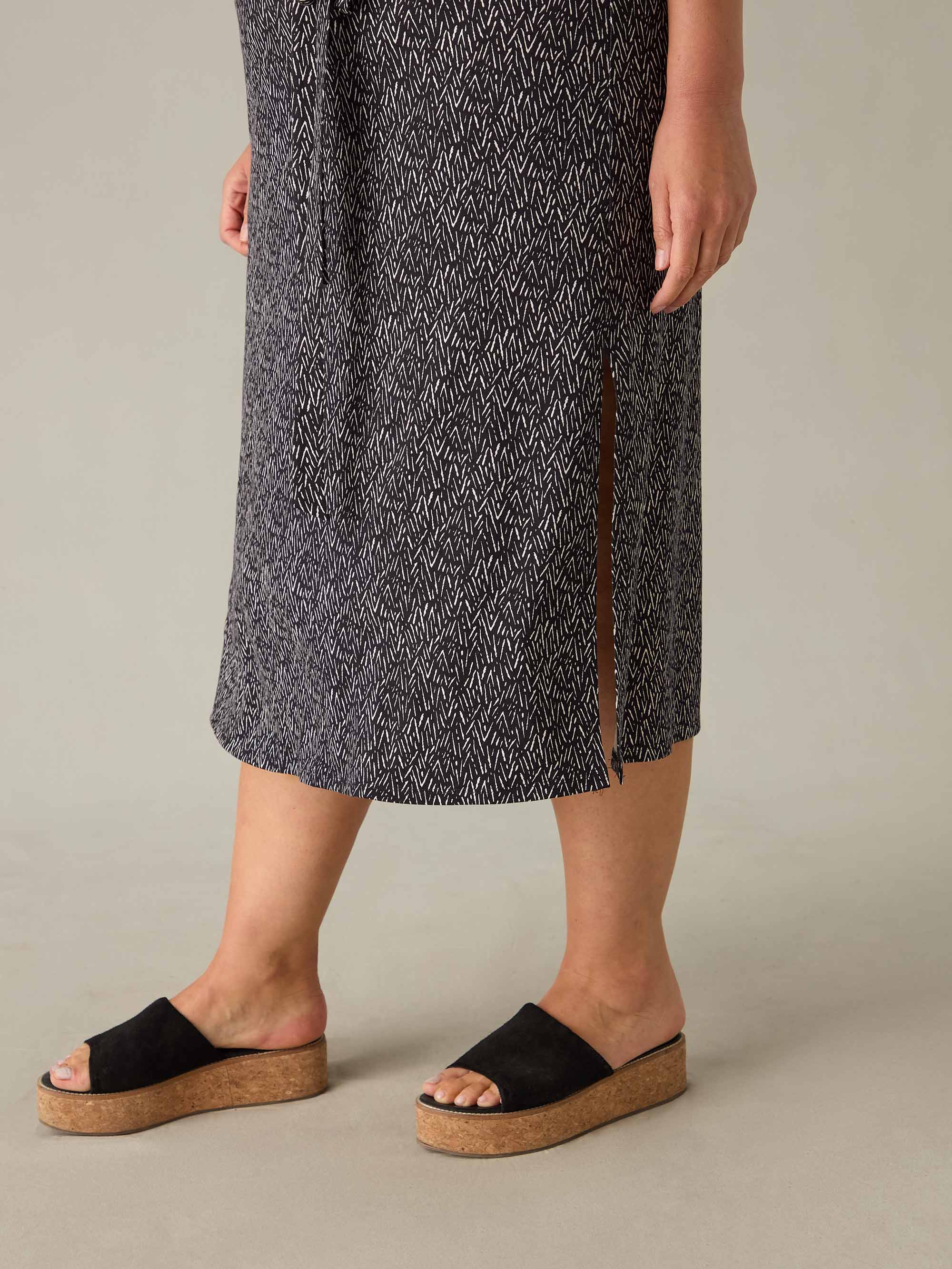Mono Dash Print Jersey V-Neck Midi Dress - Image 3