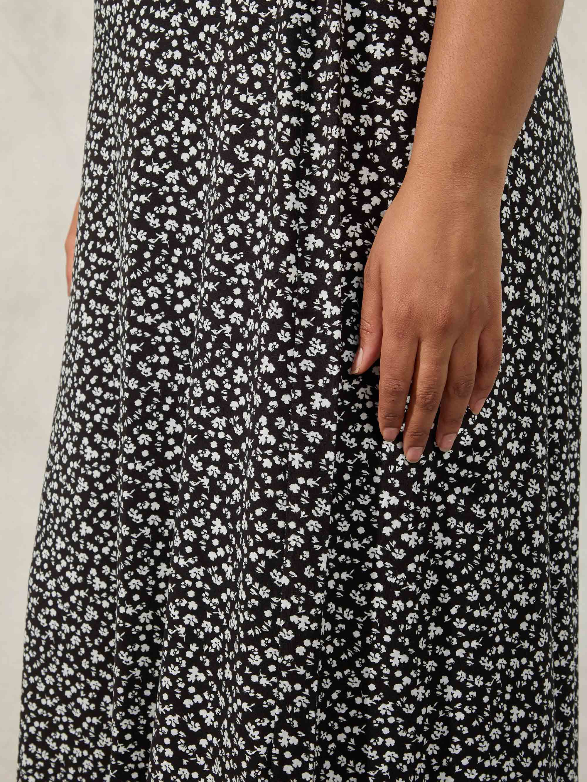 Mono Ditsy Floral Print Jersey Midi Skirt - Image 2