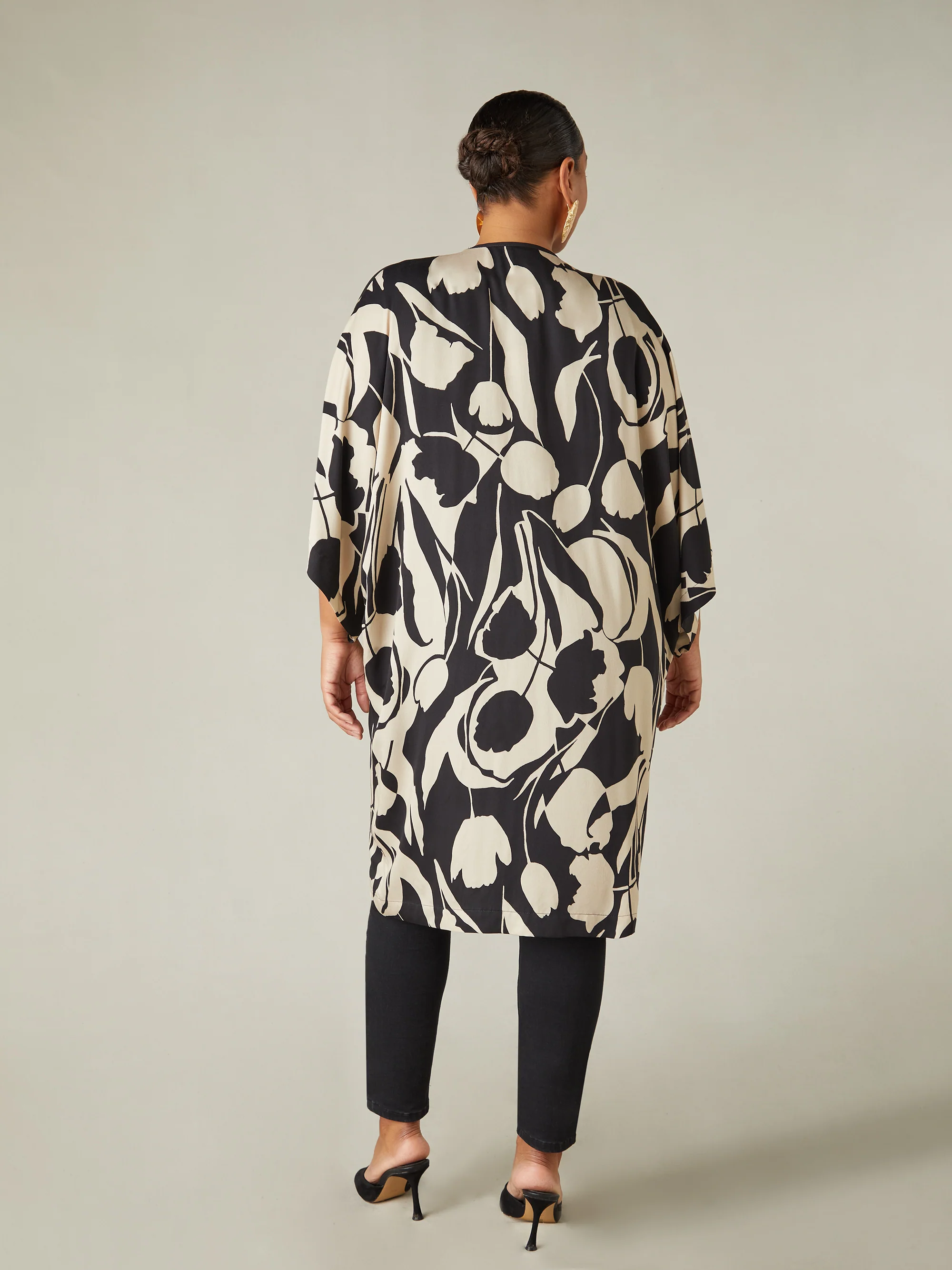 Mono Floral Print Kimono - Image 5