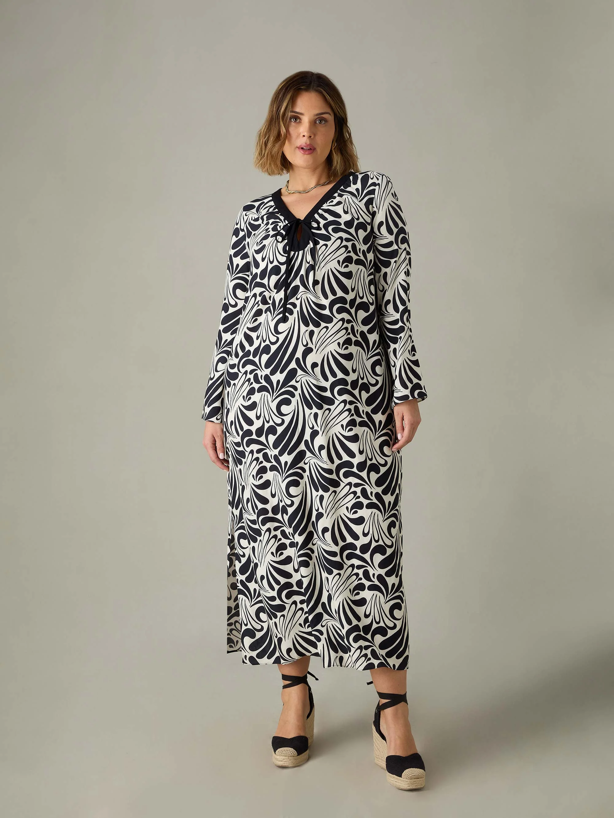 Mono Floral Print Maxi Dress - Image 3