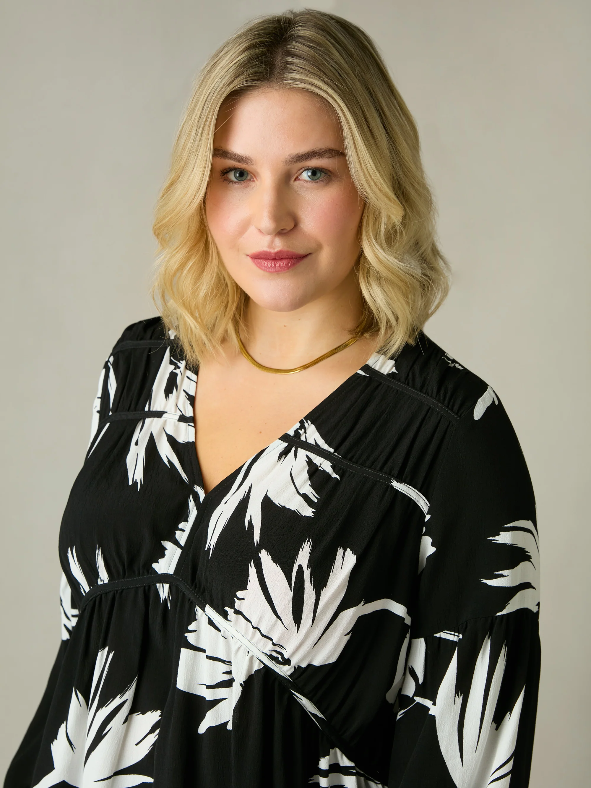 Mono Floral Print Ruched Front Blouse - Image 3