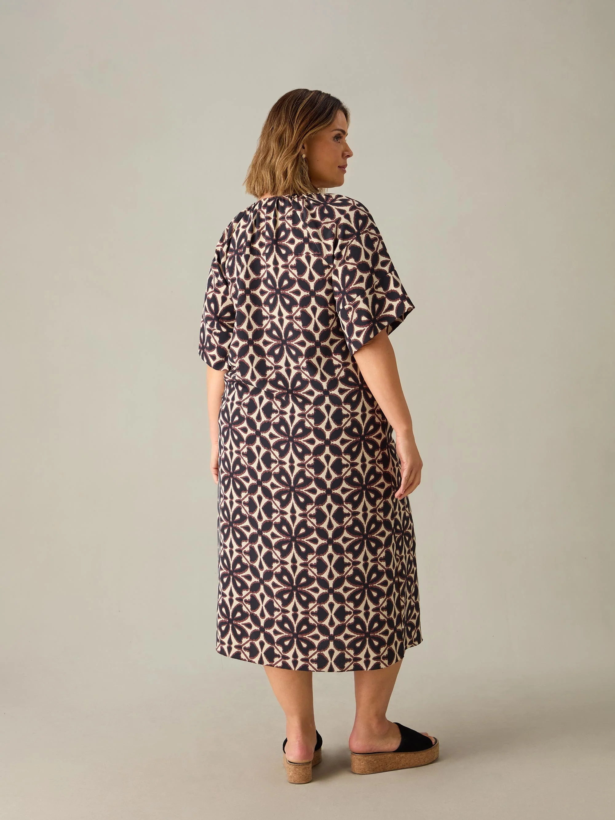 Mono Geo Raglan Sleeve Midi Dress - Image 6