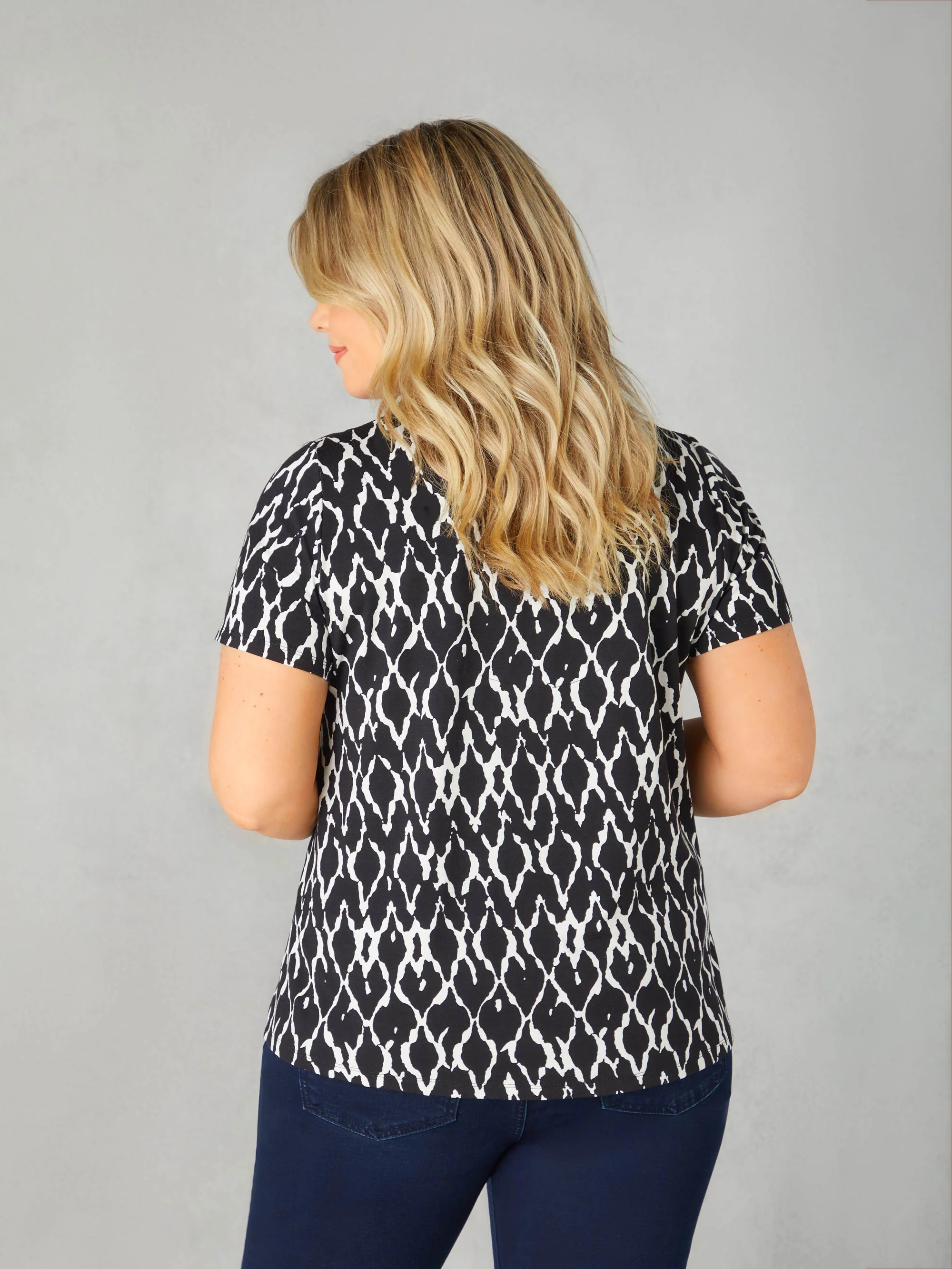 Mono Ikat Print Jersey Notch Front Top - Image 6