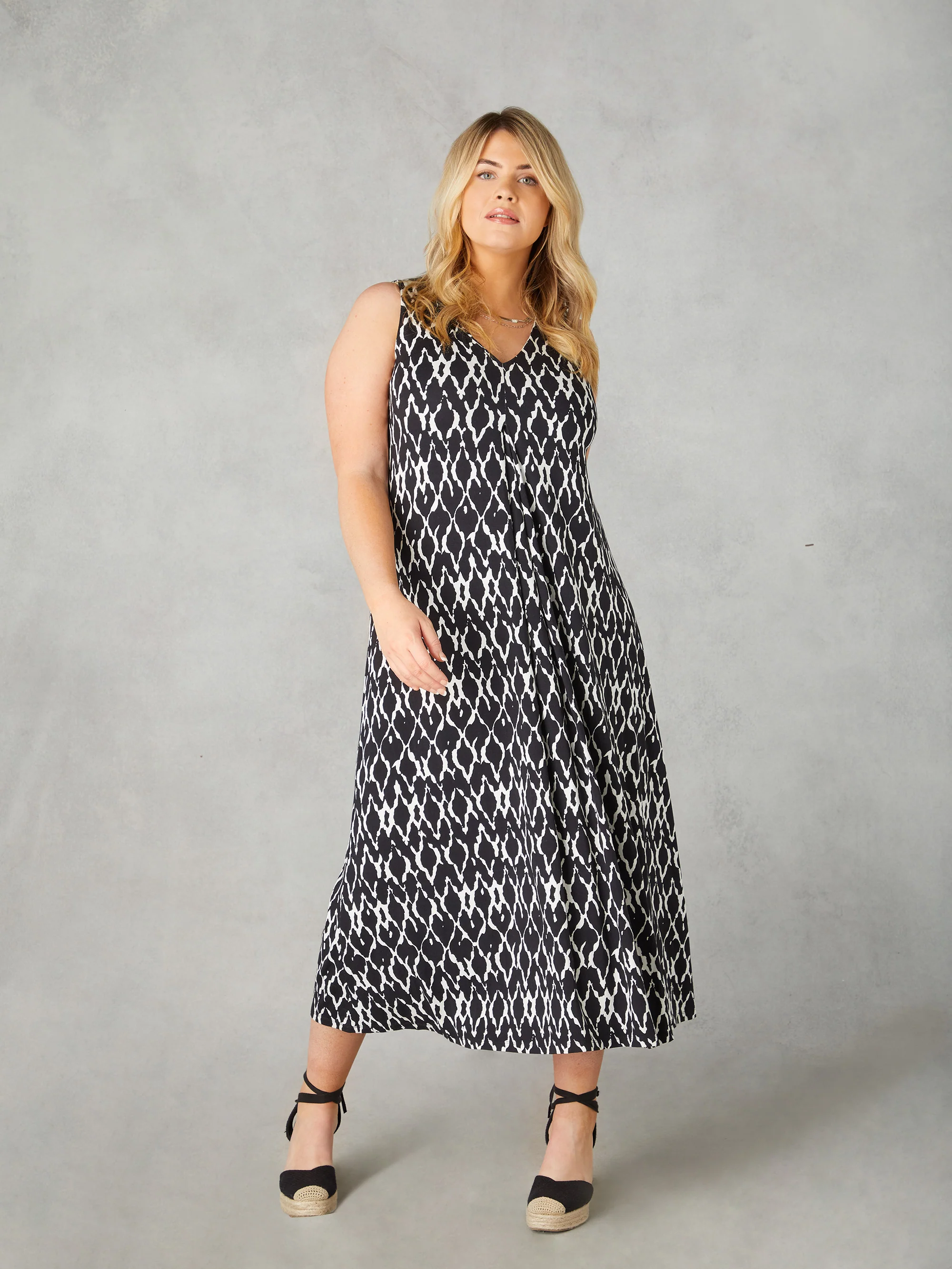 Mono Ikat Print Jersey Relaxed Midaxi Dress - Image 3