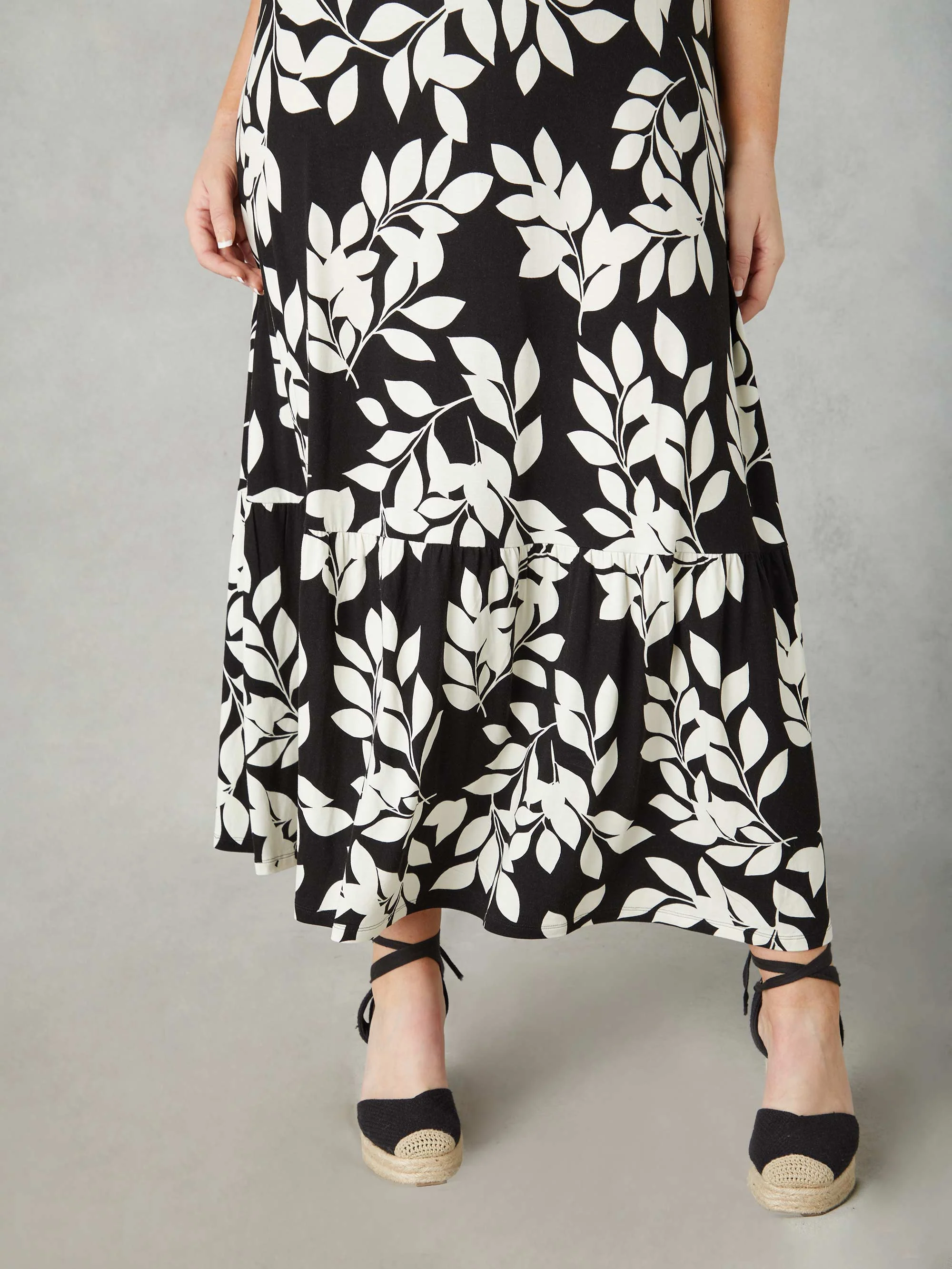 Mono Leaf Print Jersey Keyhole Maxi Dress - Image 5
