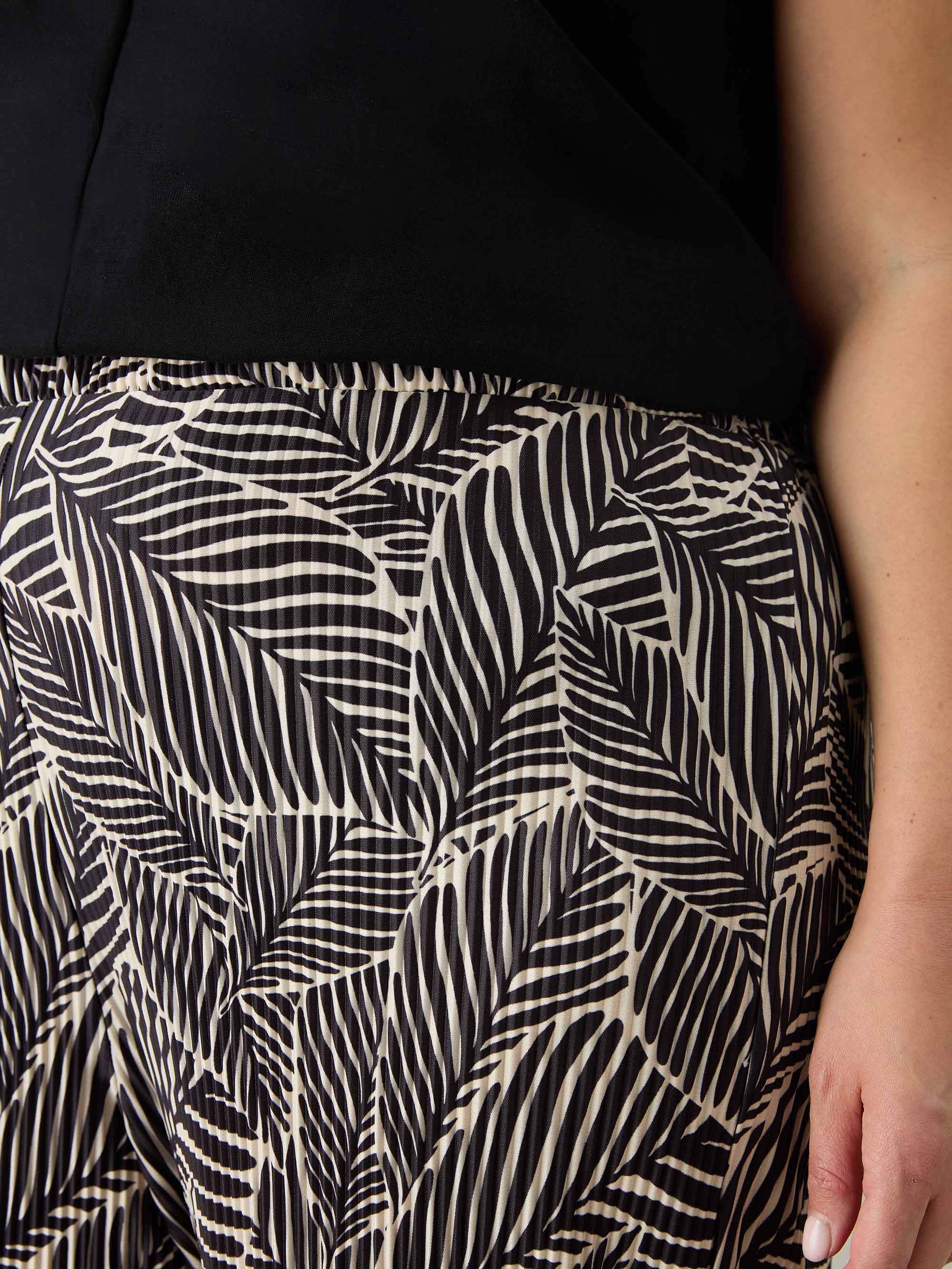 Mono Leaf Print Plisse Trousers - Image 4