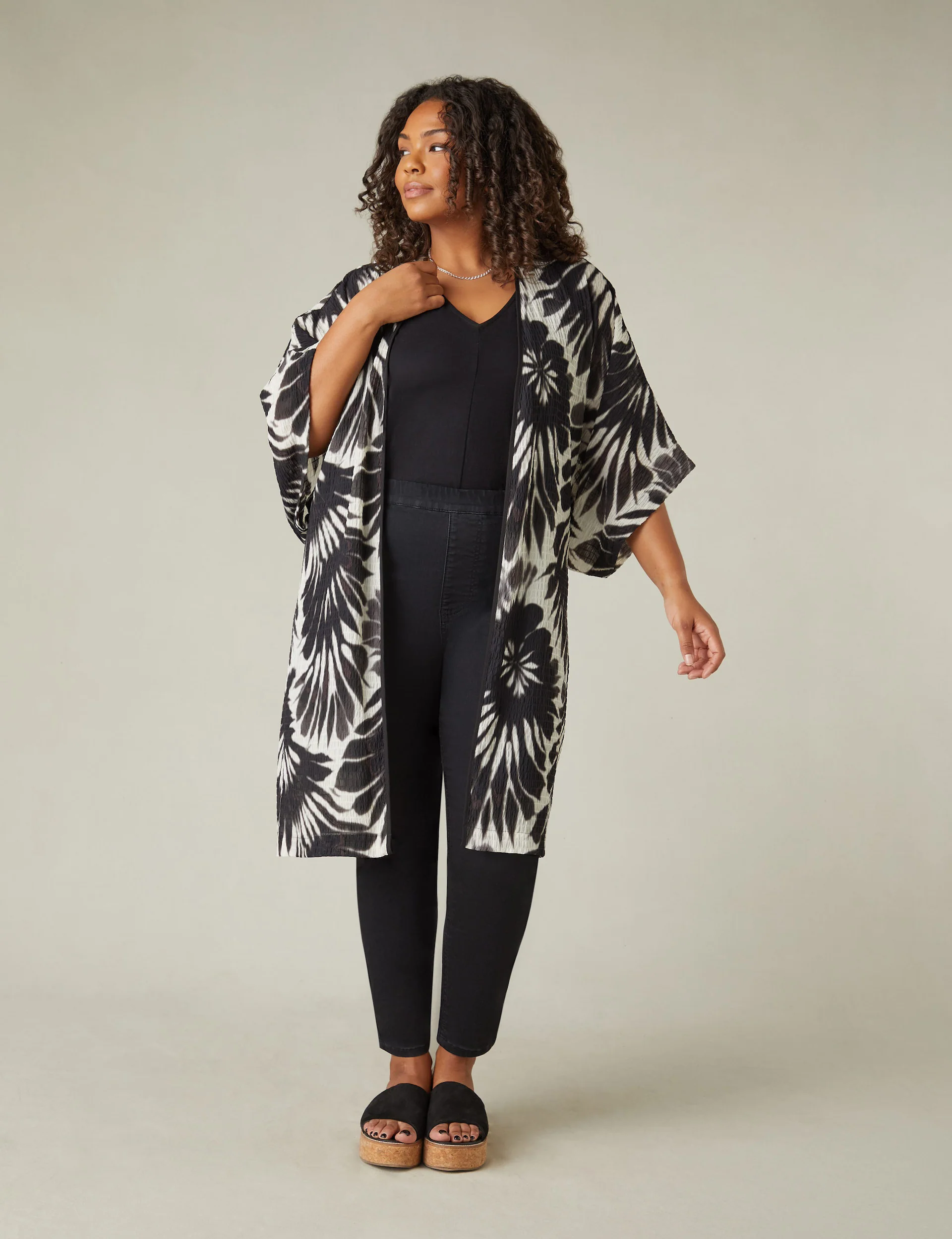 Mono Leaf Print Textured Kimono - Image 4