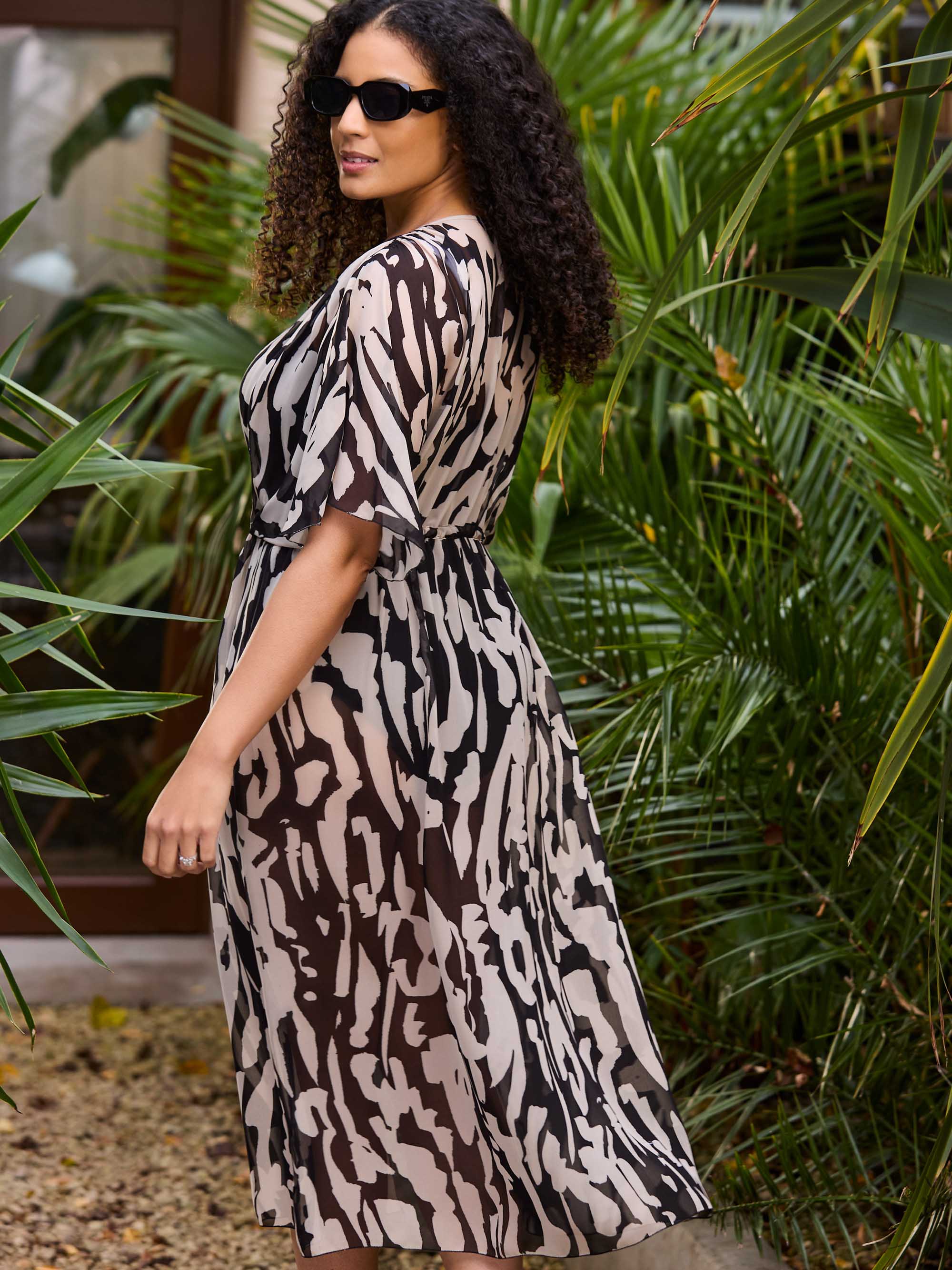 Mono Print Short Sleeve Kimono - Image 2