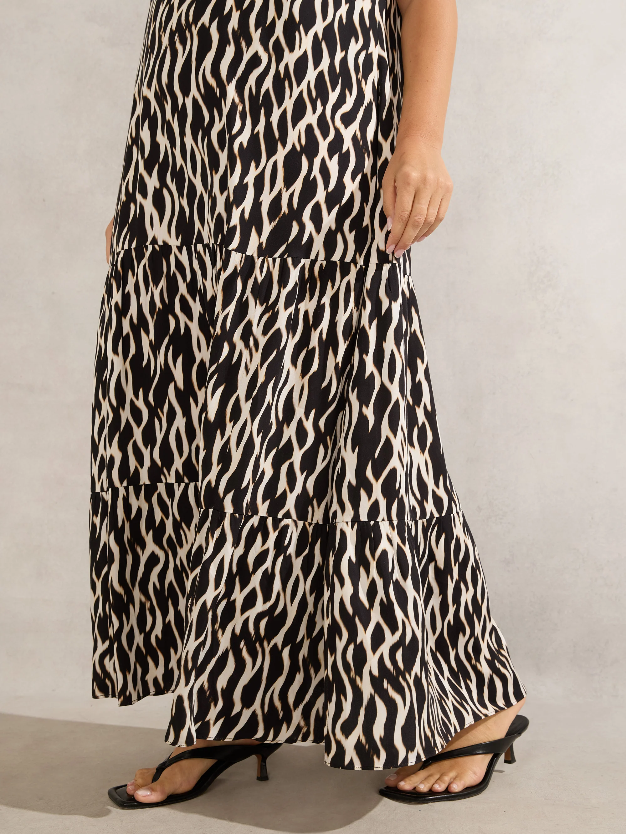 Mono Print V Neck Maxi Dress - Image 4