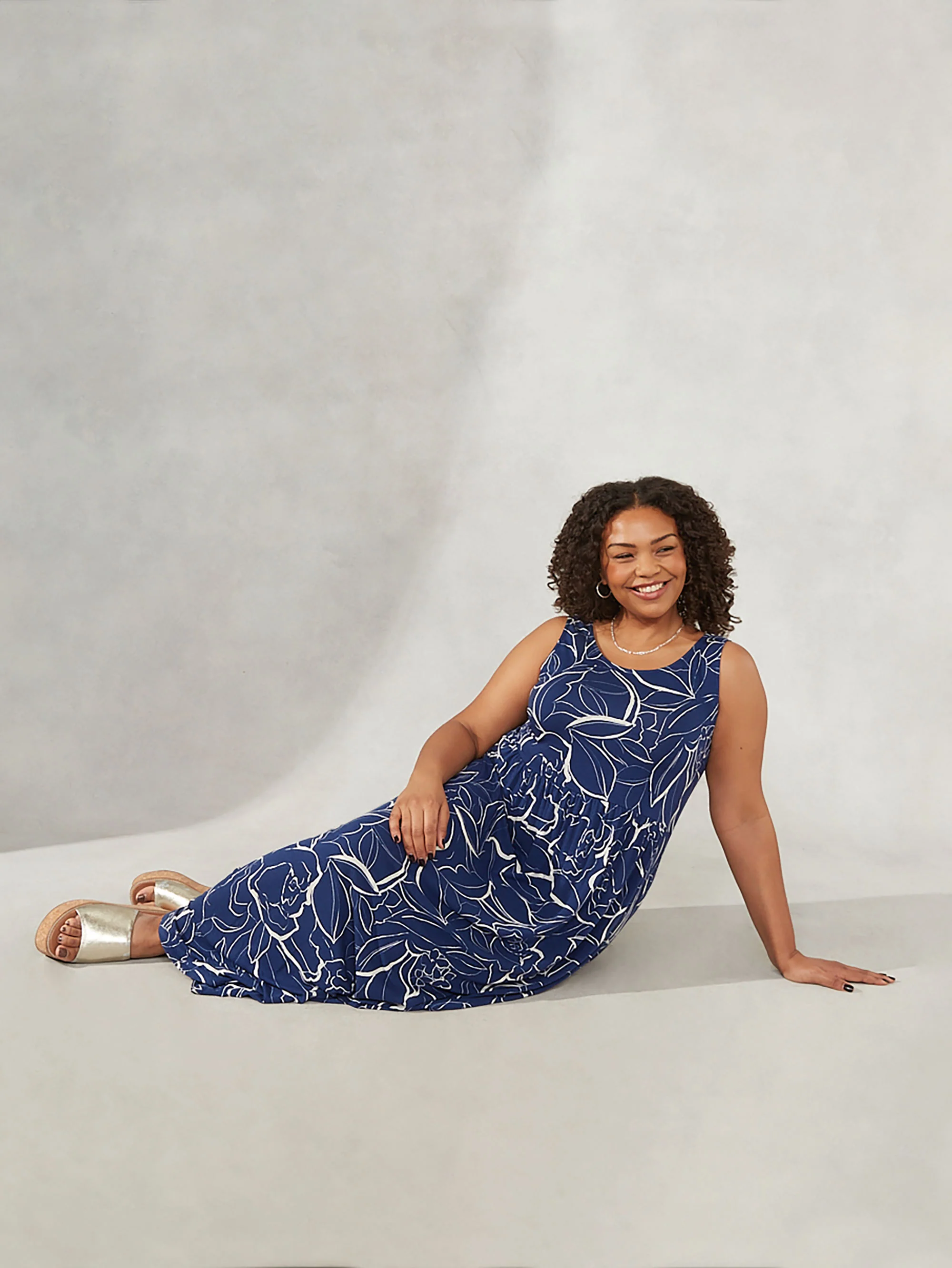Navy Floral Linear Print Jersey Maxi Dress - Image 3