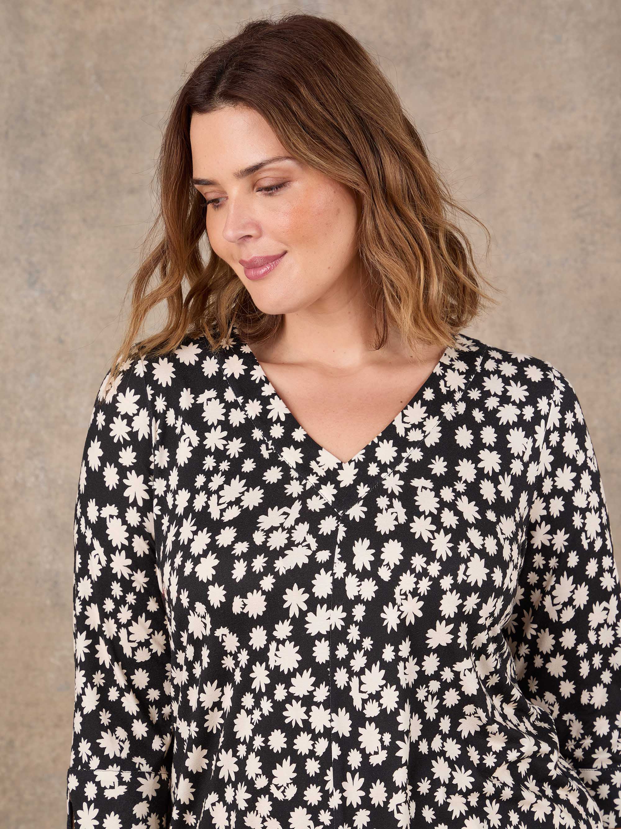 Petite Petite Black Ditsy Print Split Sleeve Tunic - Image 2