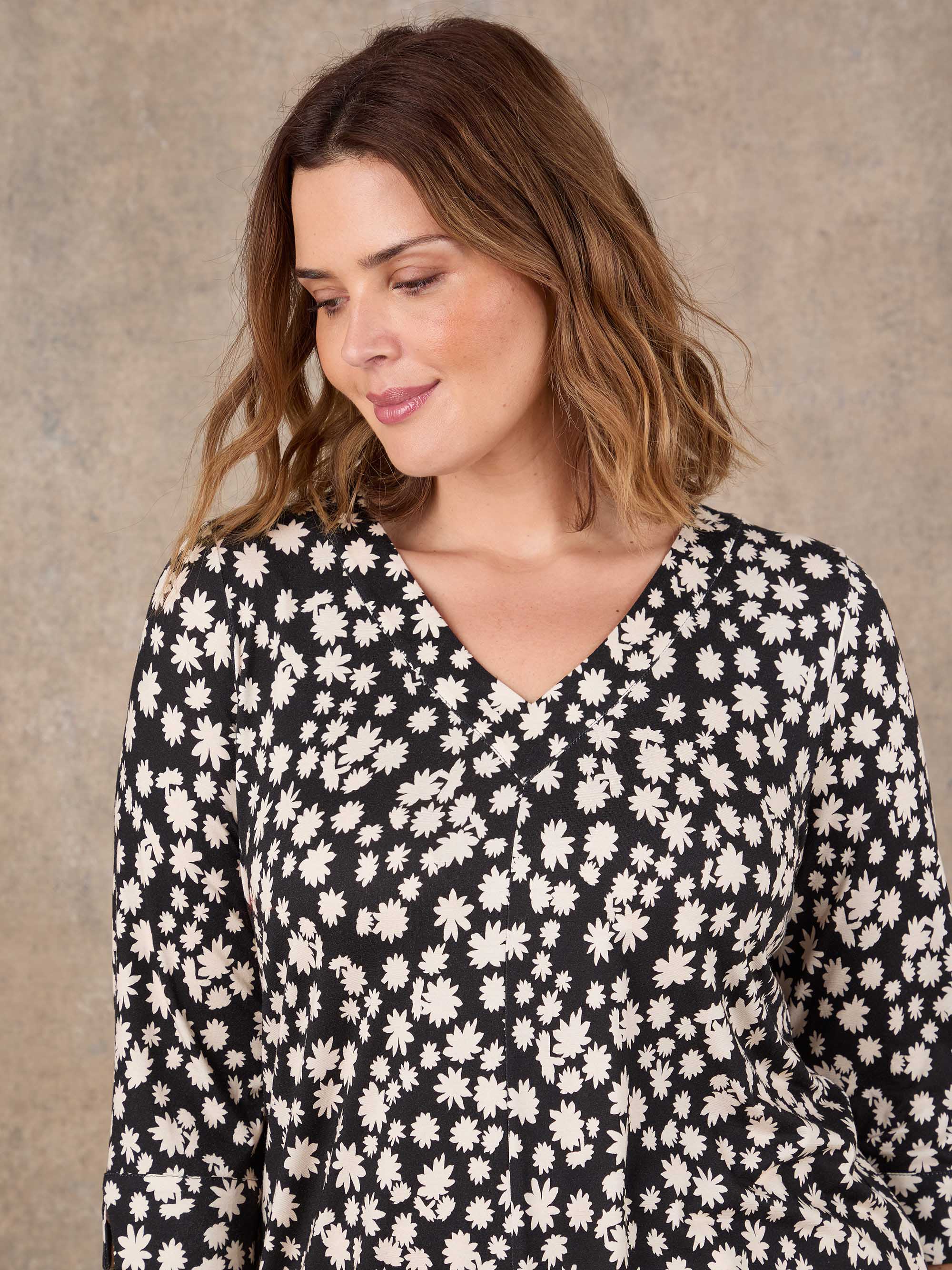Petite Petite Black Ditsy Print Split Sleeve Tunic - Image 4