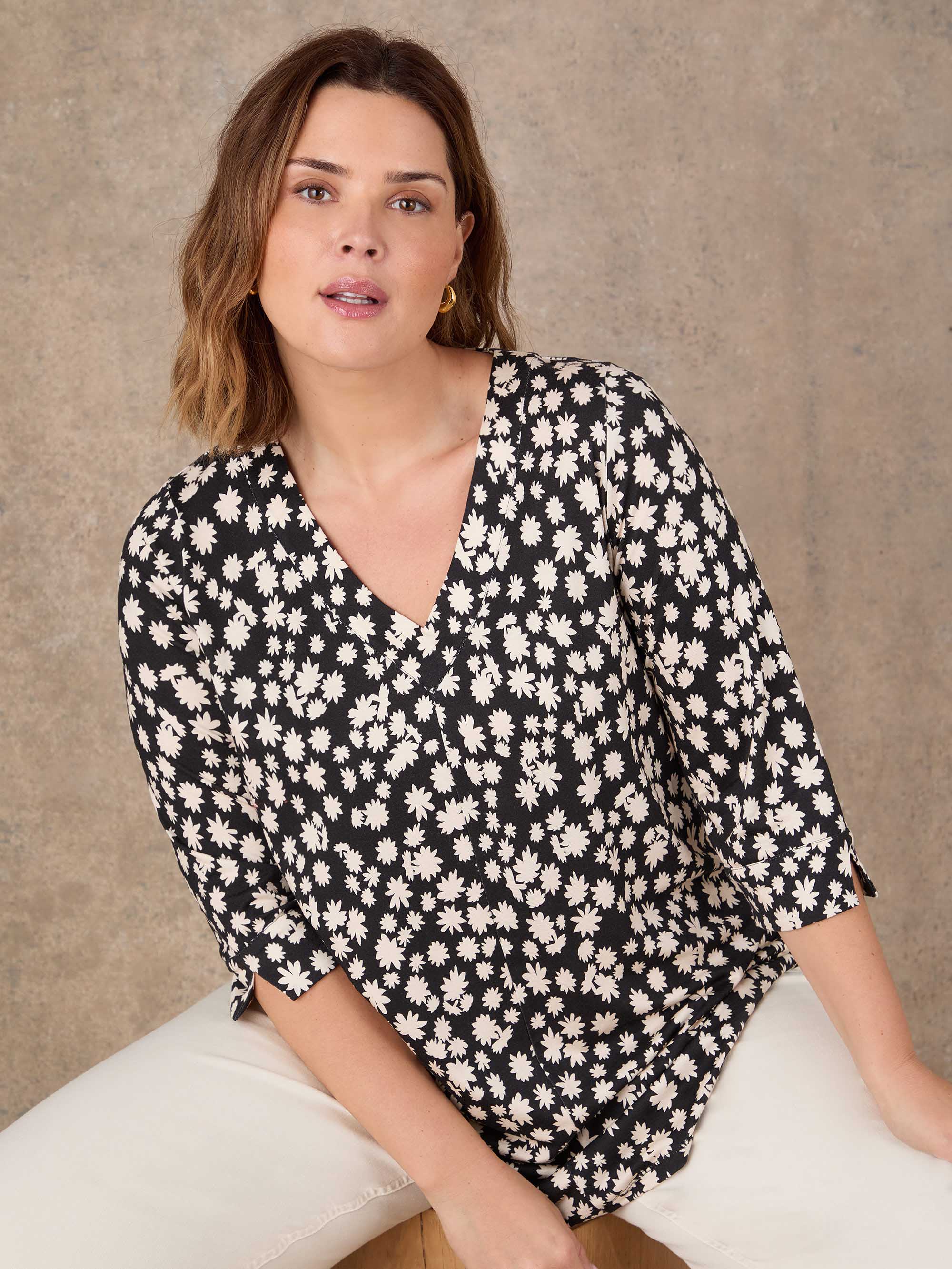 Petite Petite Black Ditsy Print Split Sleeve Tunic - Image 5