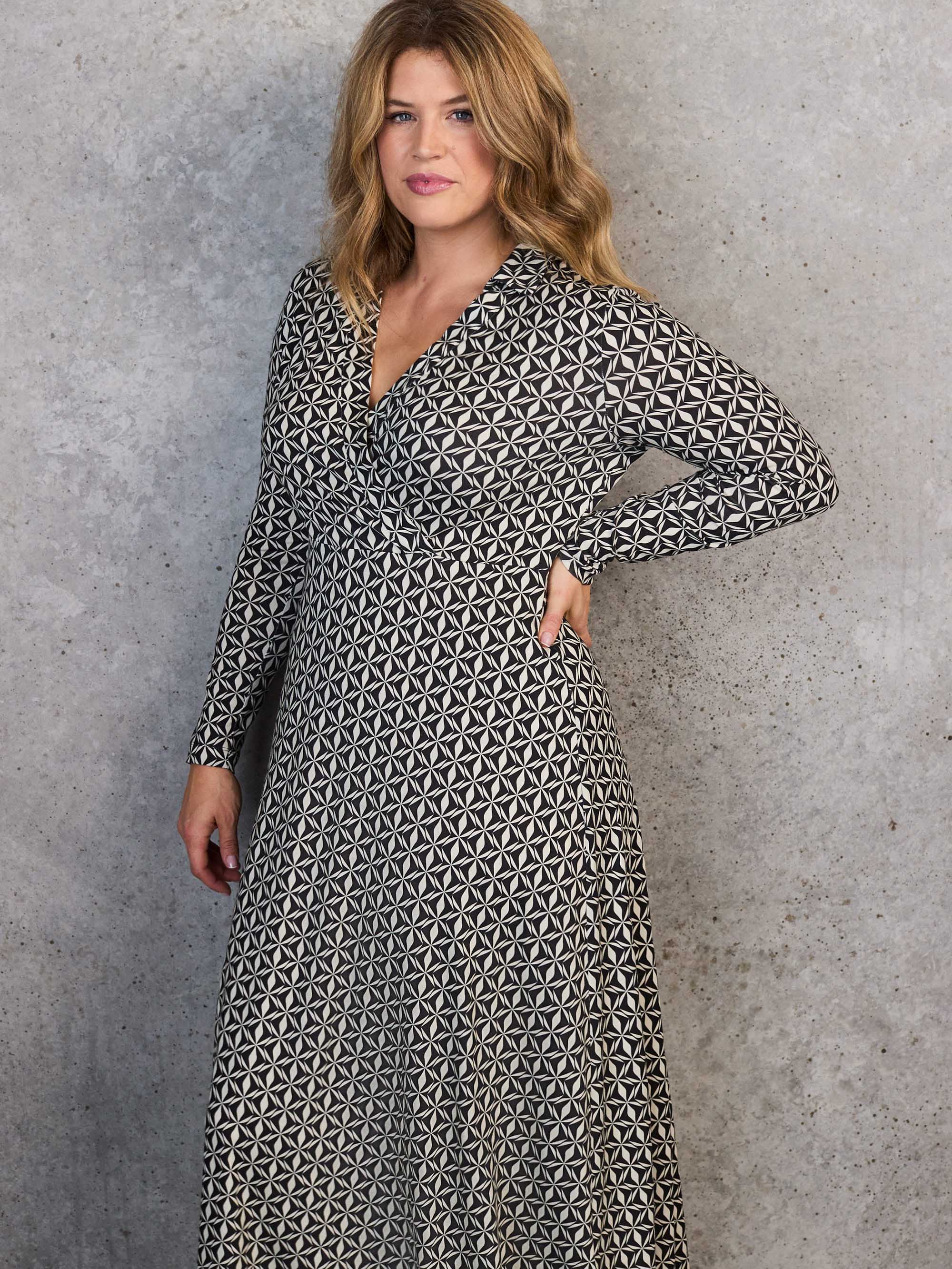 Petite Black Geo Print Collar Wrap Jersey Dress - Image 3