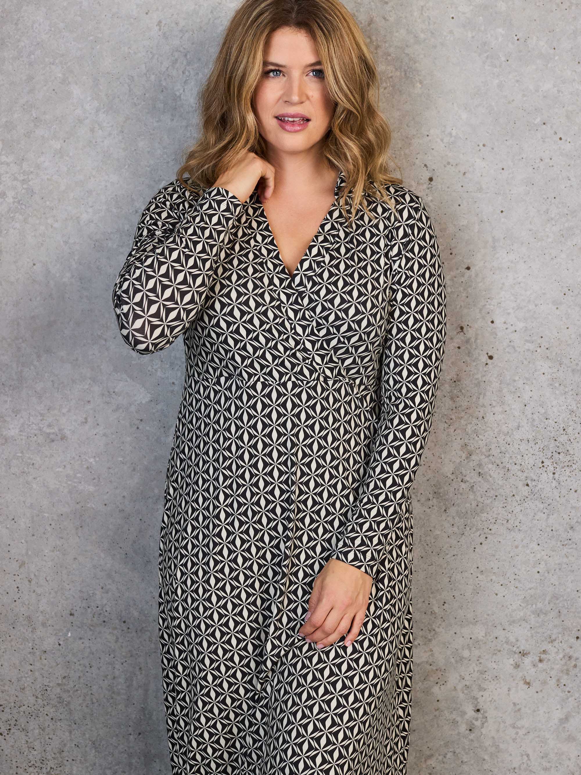 Petite Black Geo Print Collar Wrap Jersey Dress - Image 4