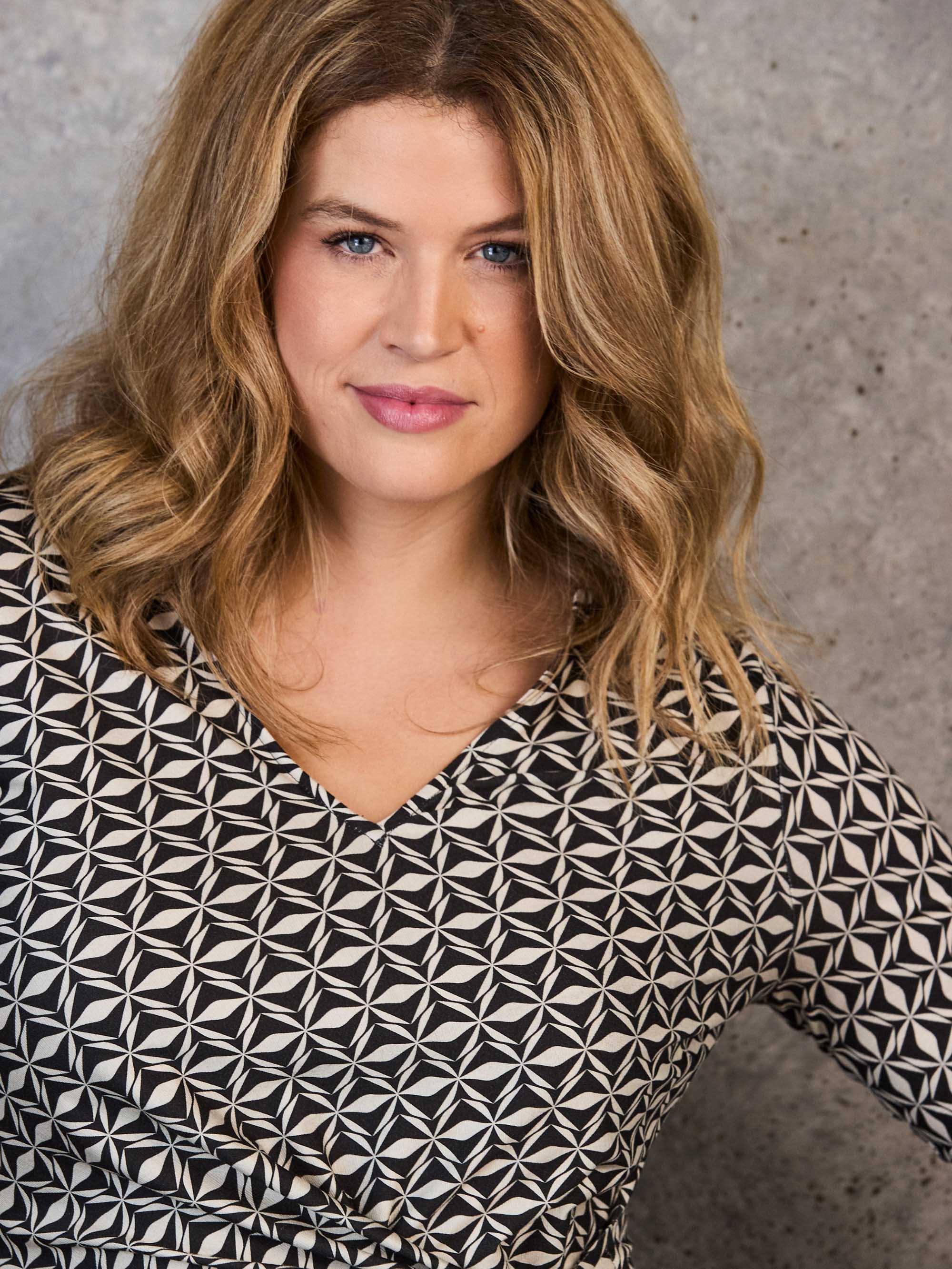 Black Geo Print V-Neck Side Tie Tunic - Image 6