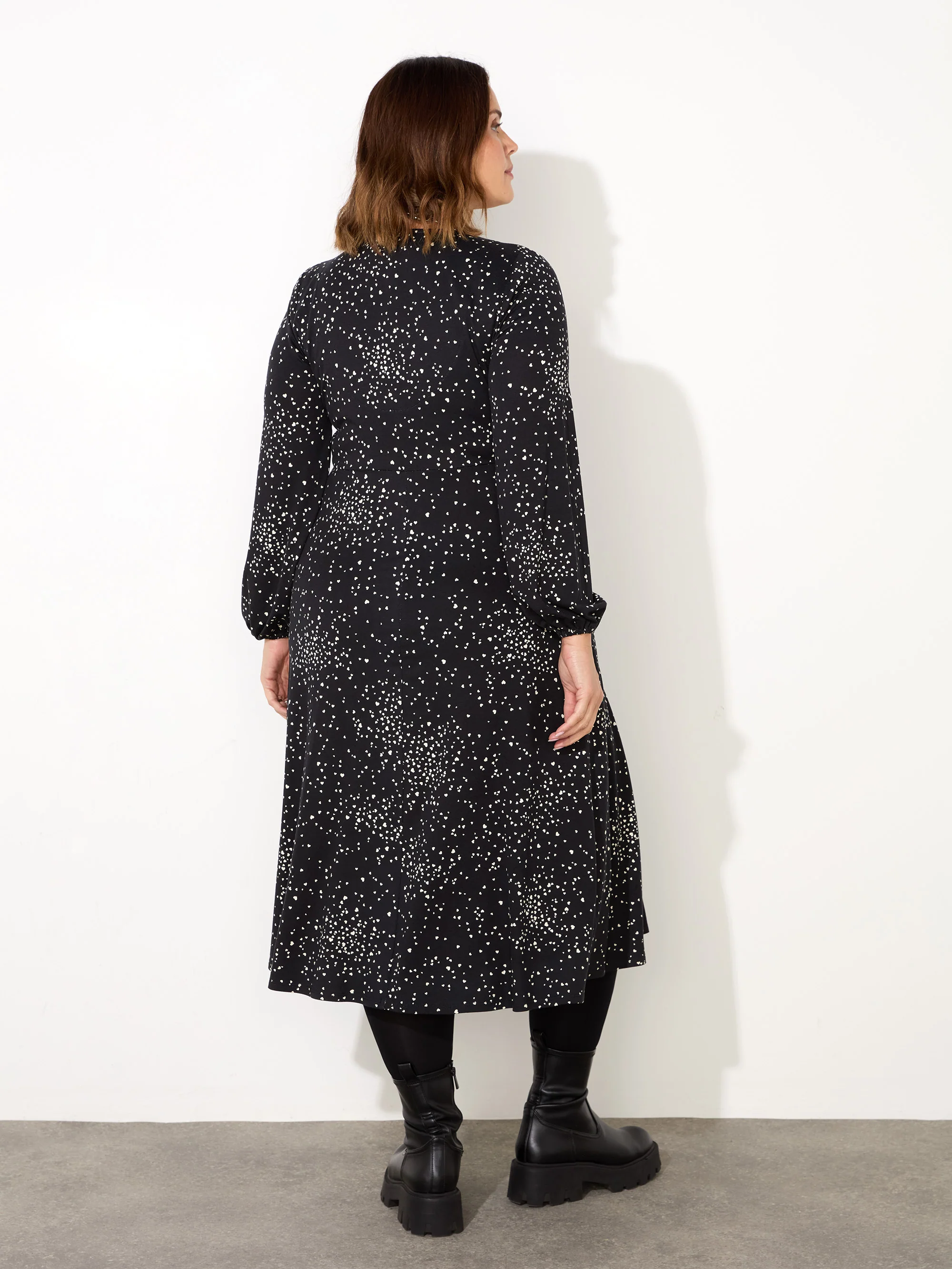Petite Black Heart Print Gathered V-Neck Jersey Dress - Image 3