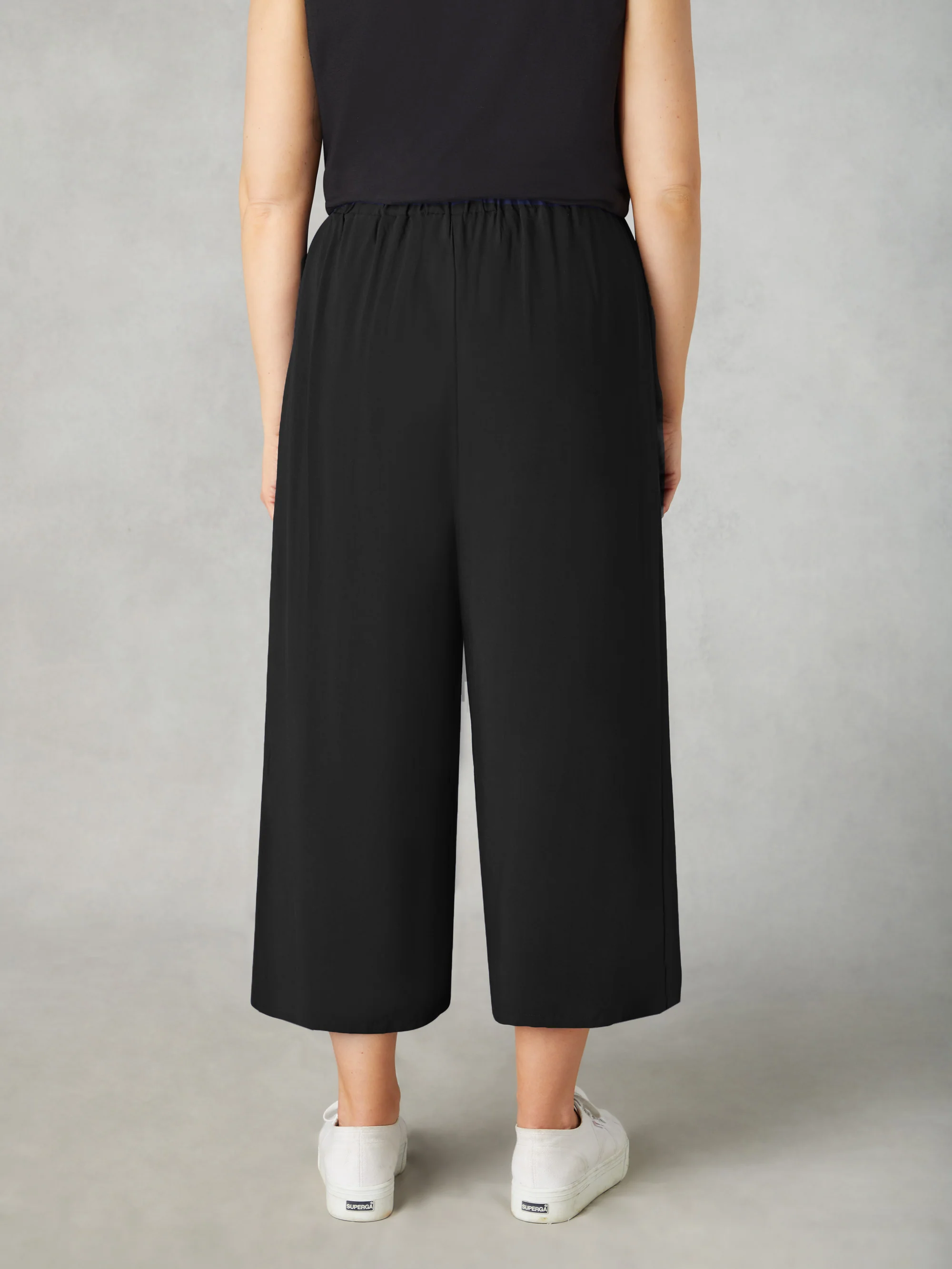 Petite Black Pull-On Cropped Trousers - Image 3
