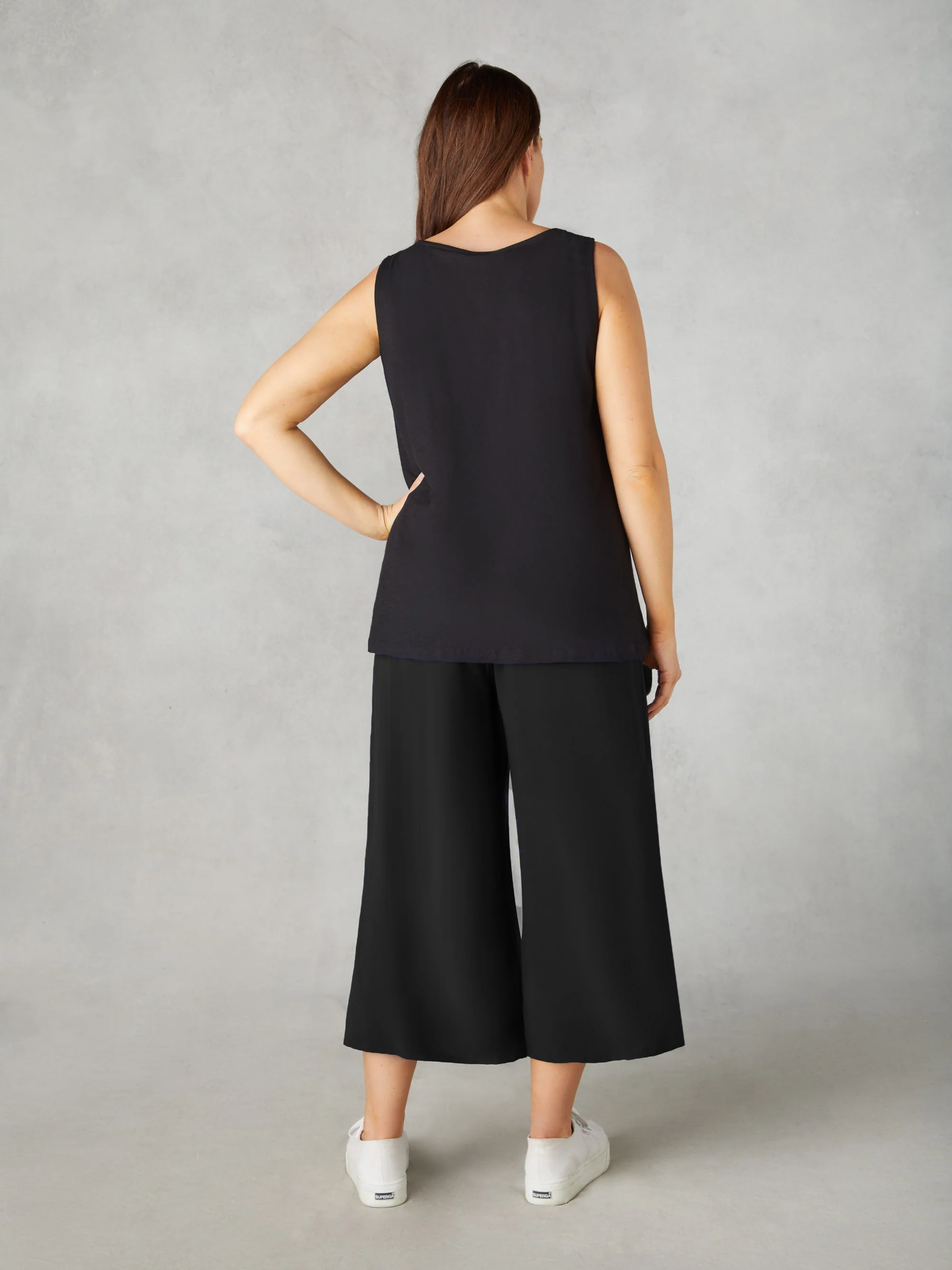 Petite Black Pull-On Cropped Trousers - Image 4