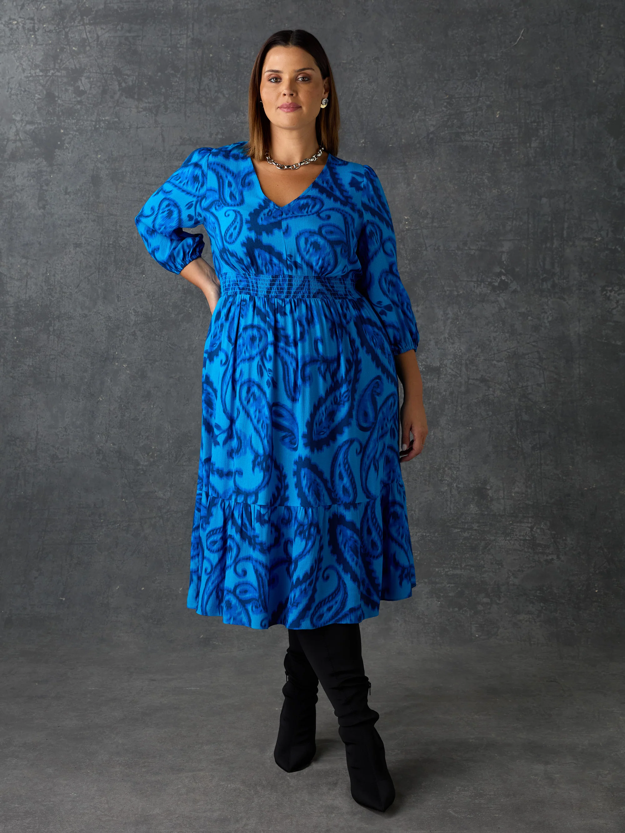 Blue Paisley V-Neck Midi Dress - Image 3