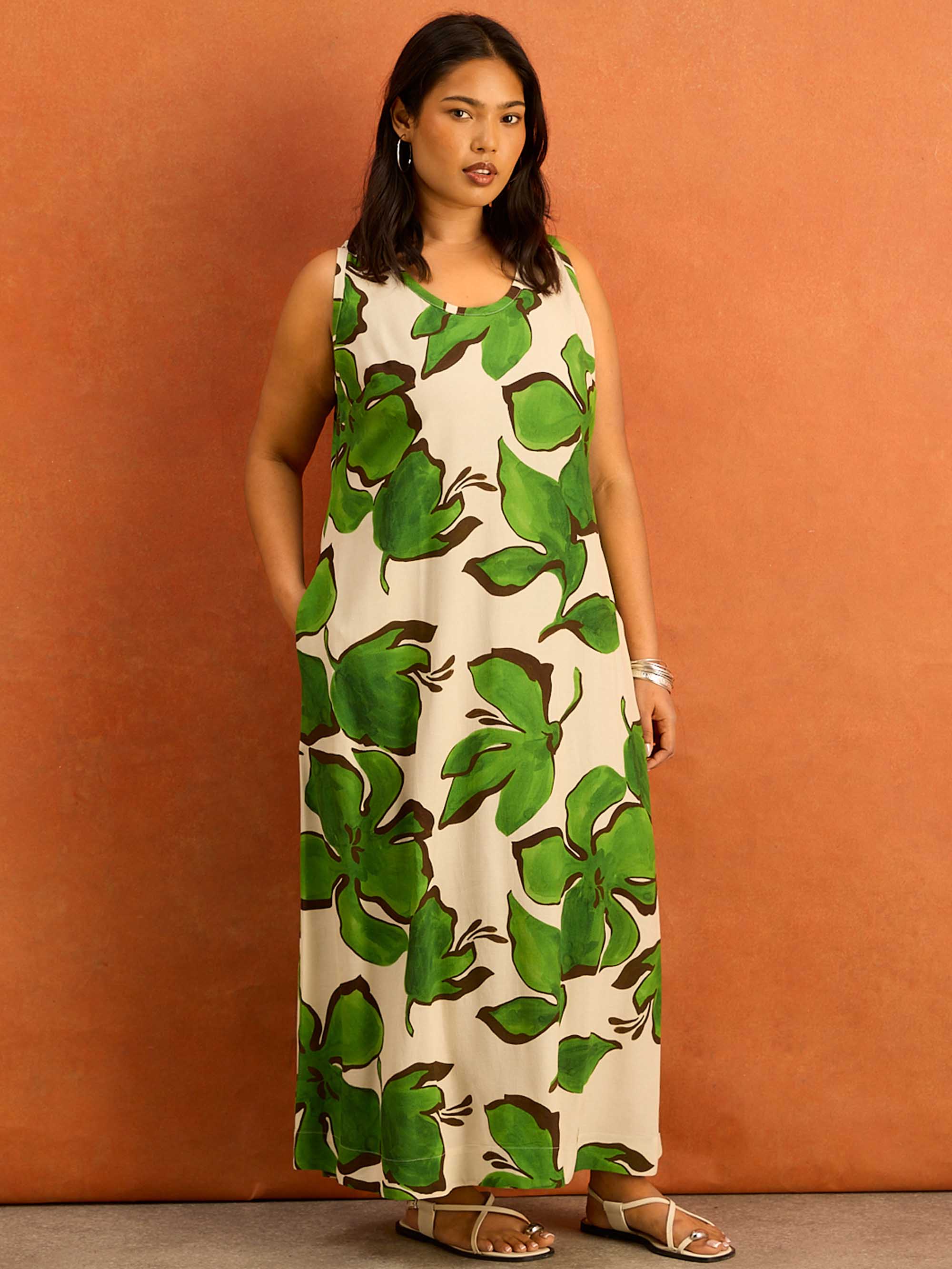 Petite Green Floral Print Scoop Neck Maxi Dress - Image 3