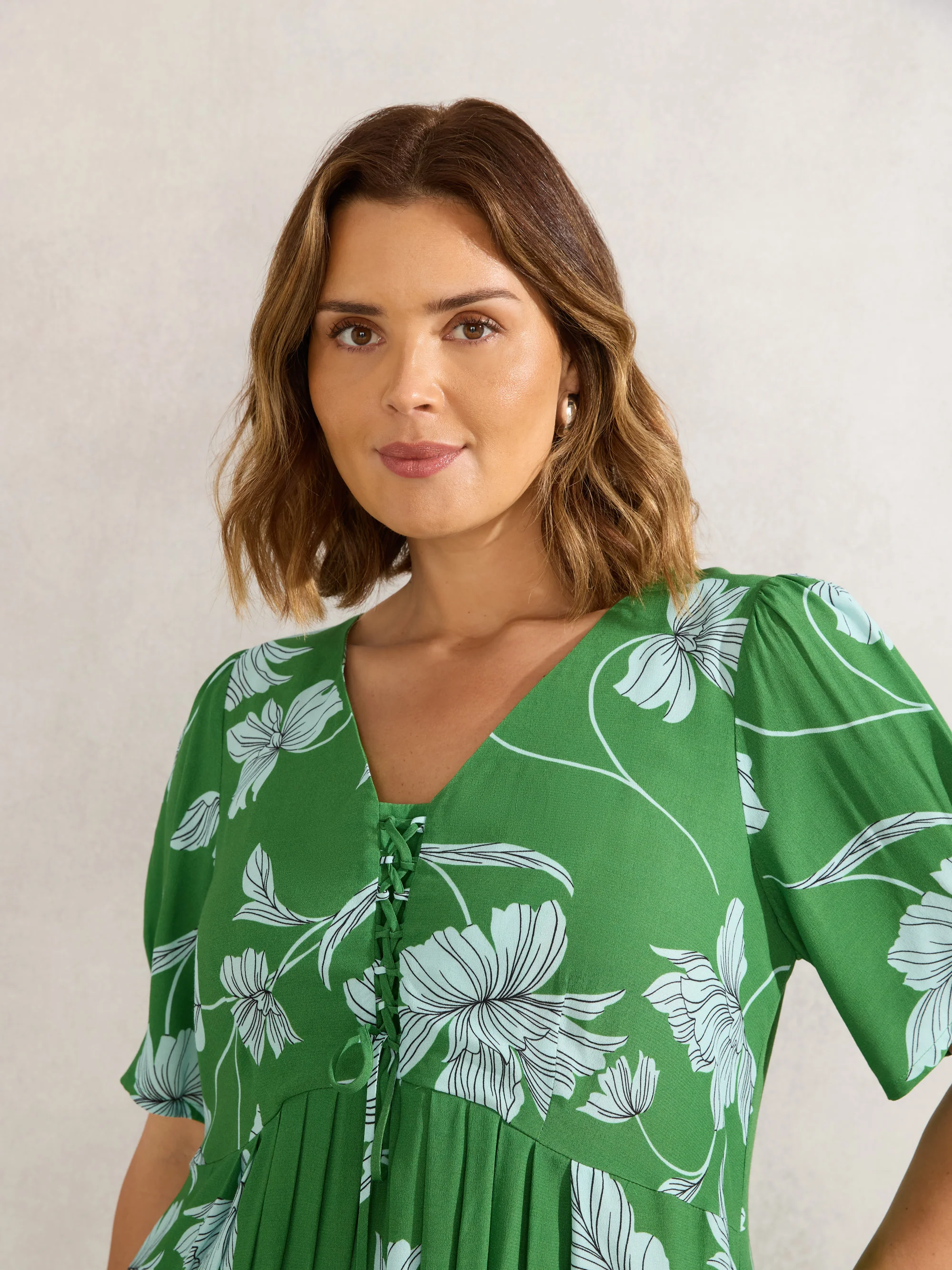 Petite Green Floral Print Short Sleeve Lace Up Dress - Image 6